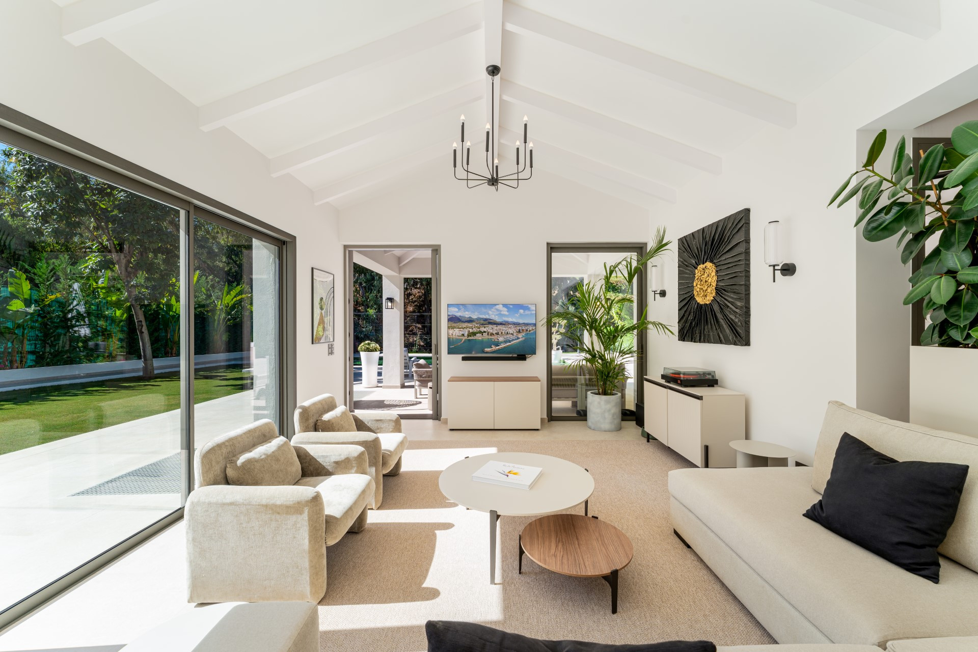 Unique 5 bedroom fully renovated villa in La Cerquilla, Nueva Andalucia