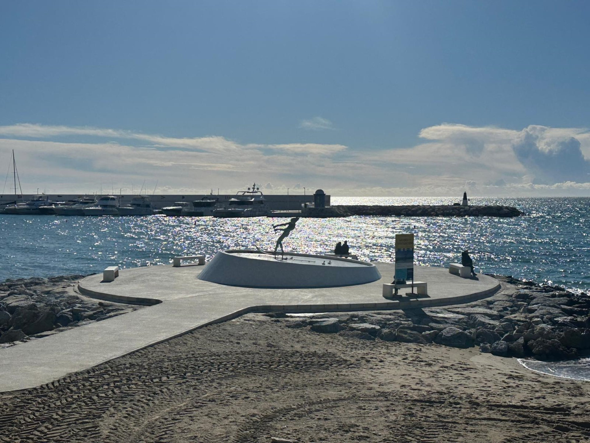 Espectacular apartamento en primera línea de playa con vistas panorámicas al mar en Marbella Centro