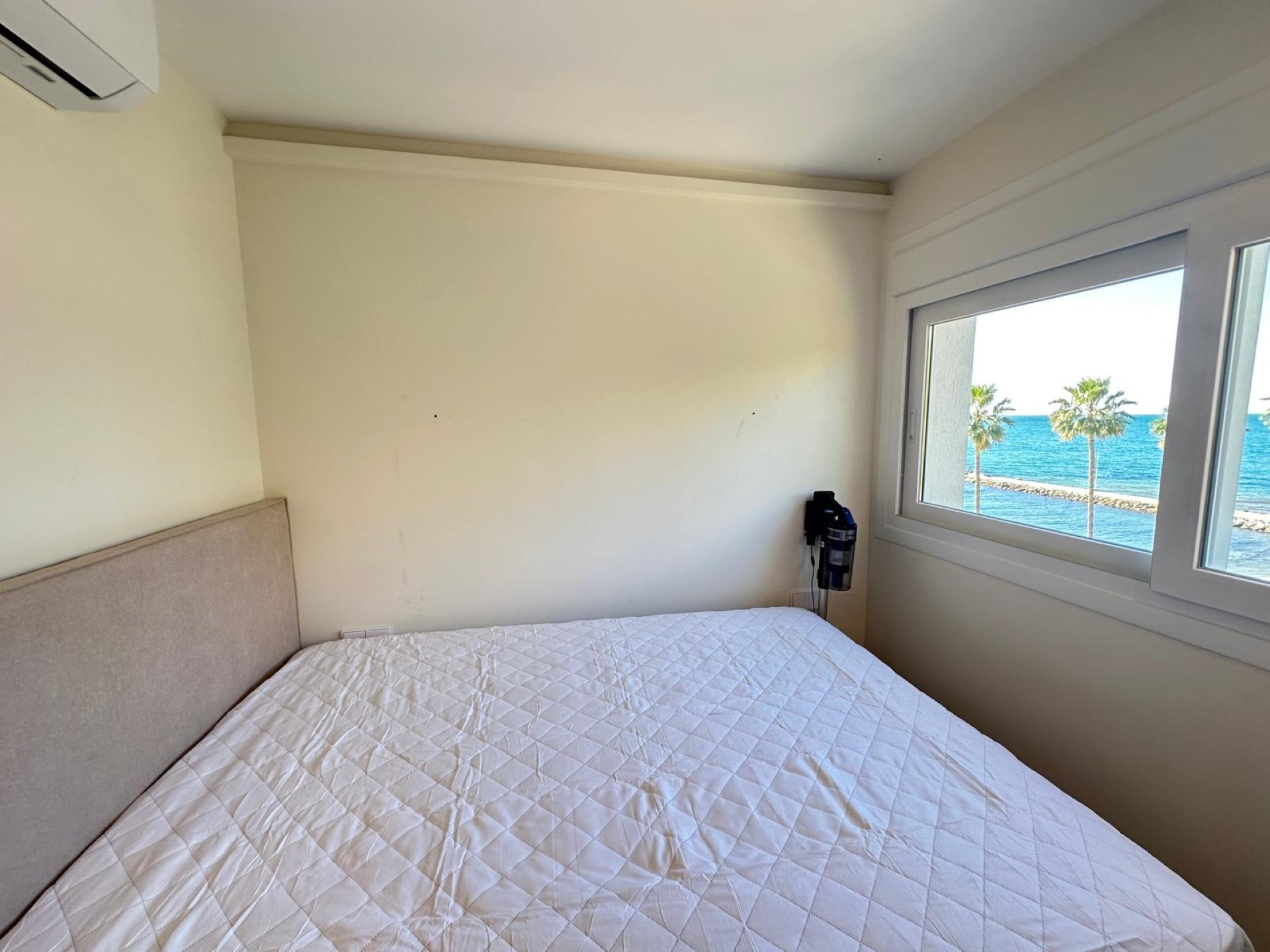 Espectacular apartamento en primera línea de playa con vistas panorámicas al mar en Marbella Centro