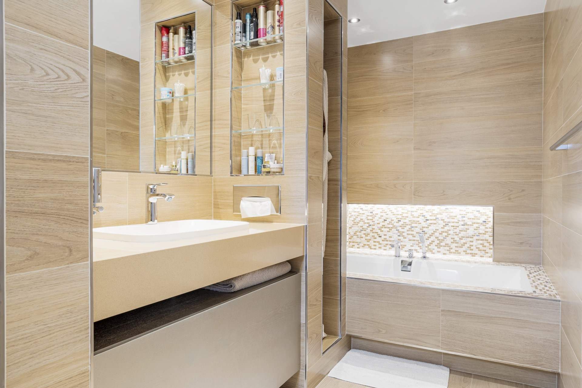 Elegant duplex penthouse with panoramic views in Los Almendros, Benahavis