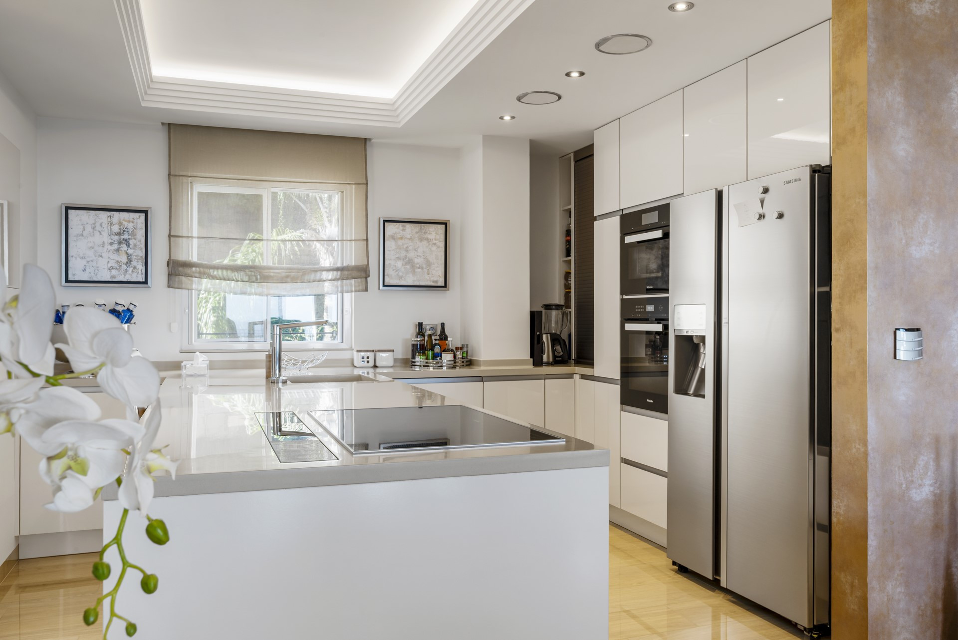 Elegant duplex penthouse with panoramic views in Los Almendros, Benahavis