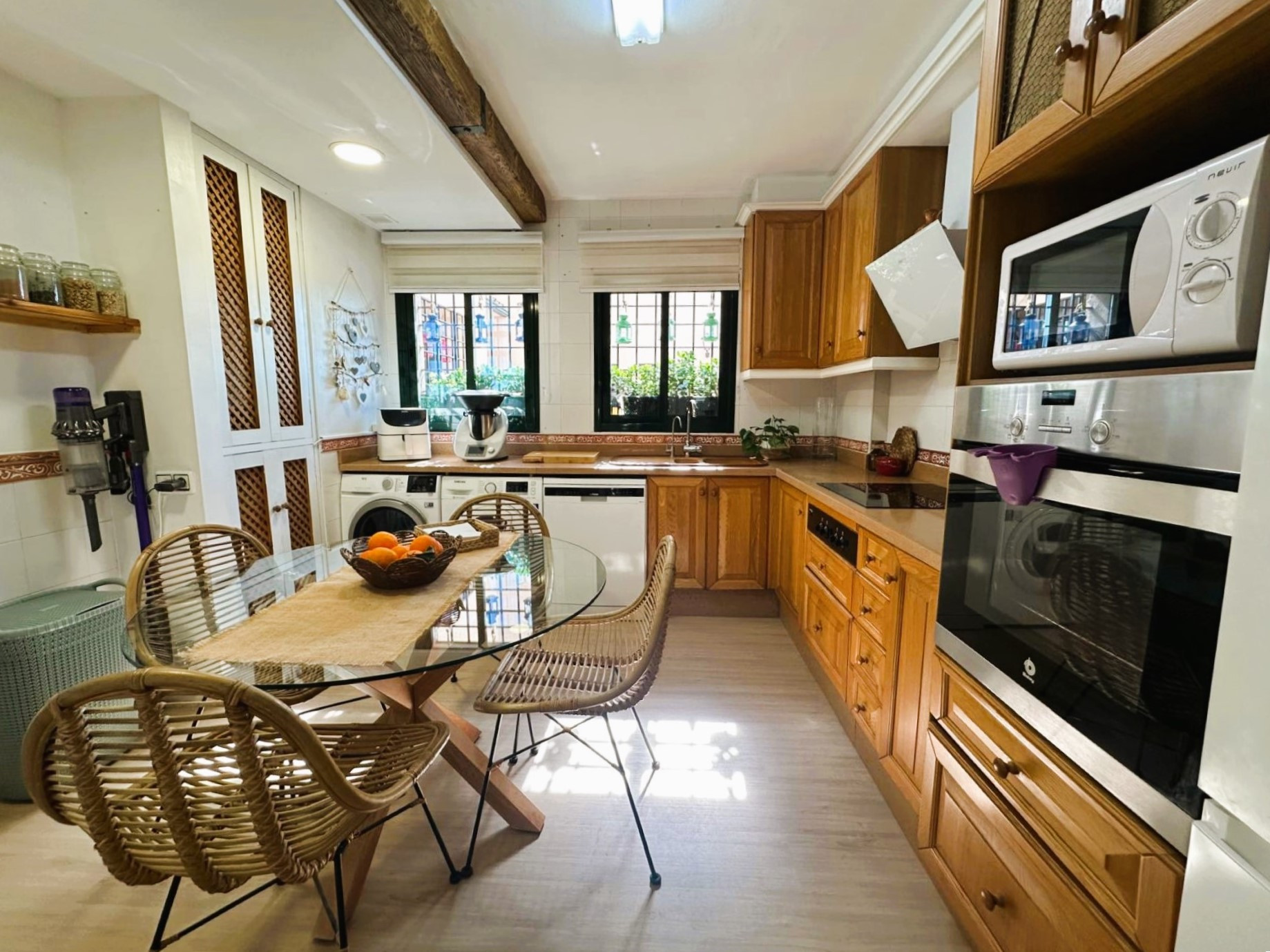 Elegant ground floor apartment, beachside in San Pedro