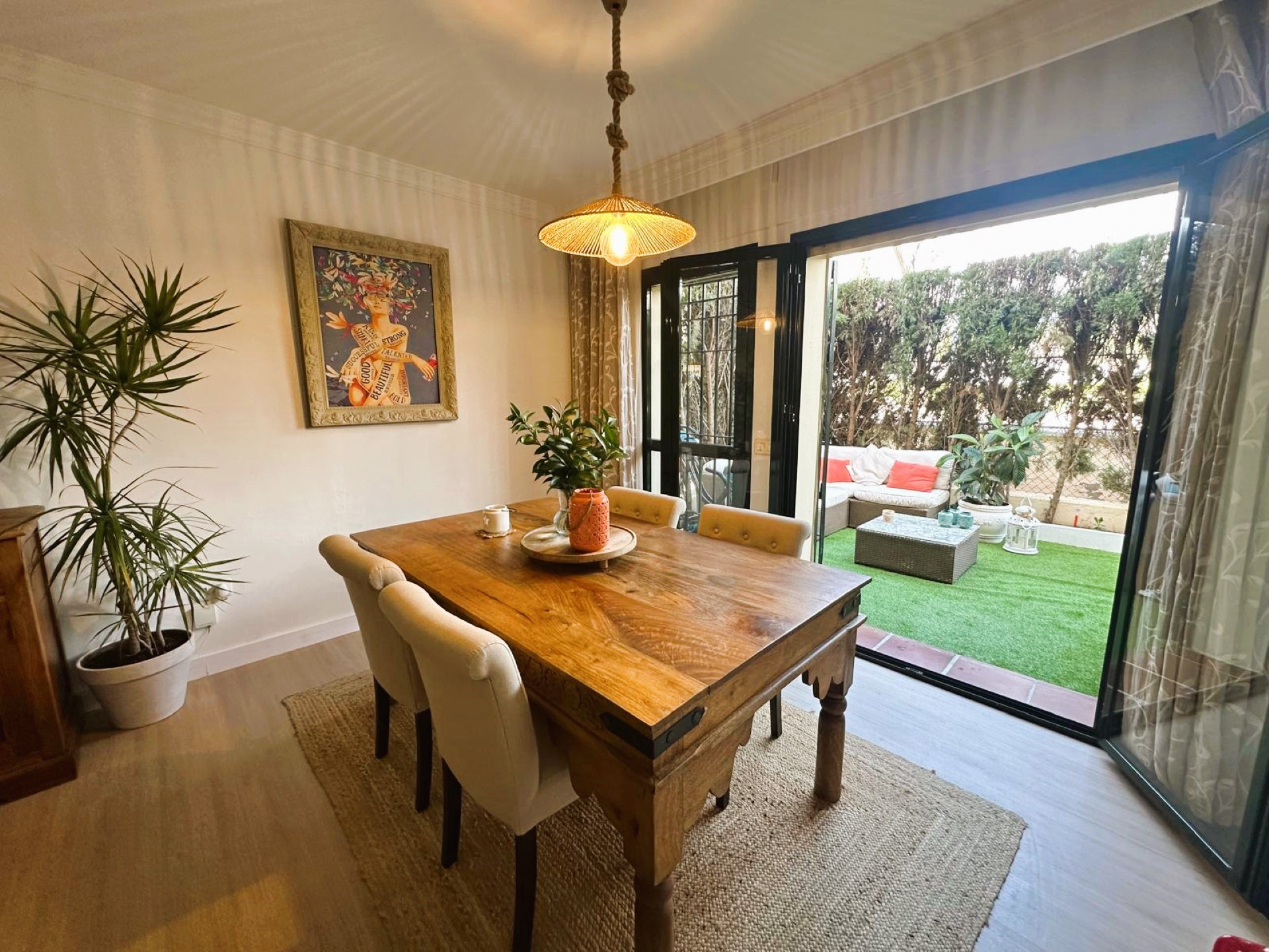 Elegant ground floor apartment, beachside in San Pedro