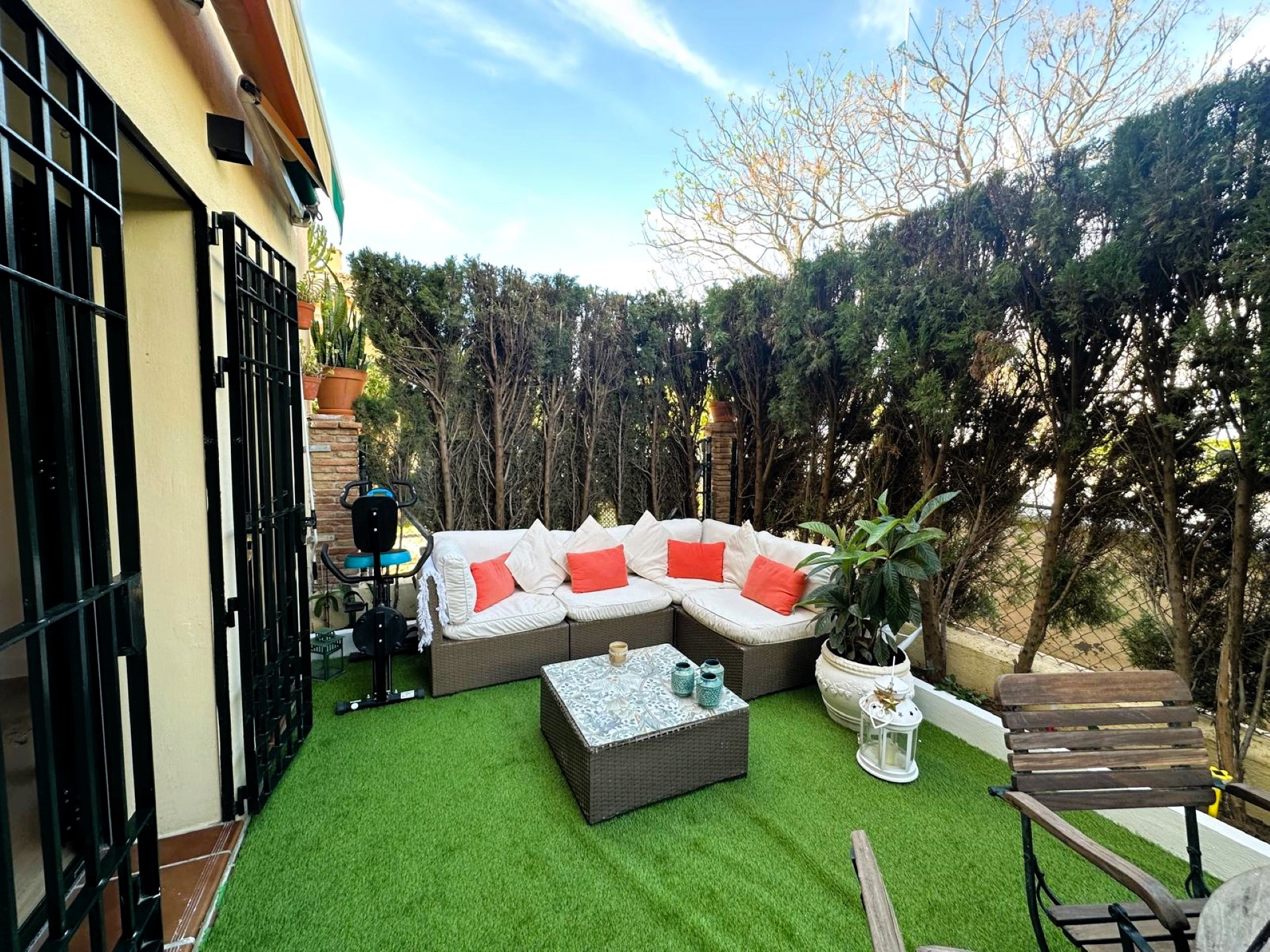 Elegant ground floor apartment, beachside in San Pedro