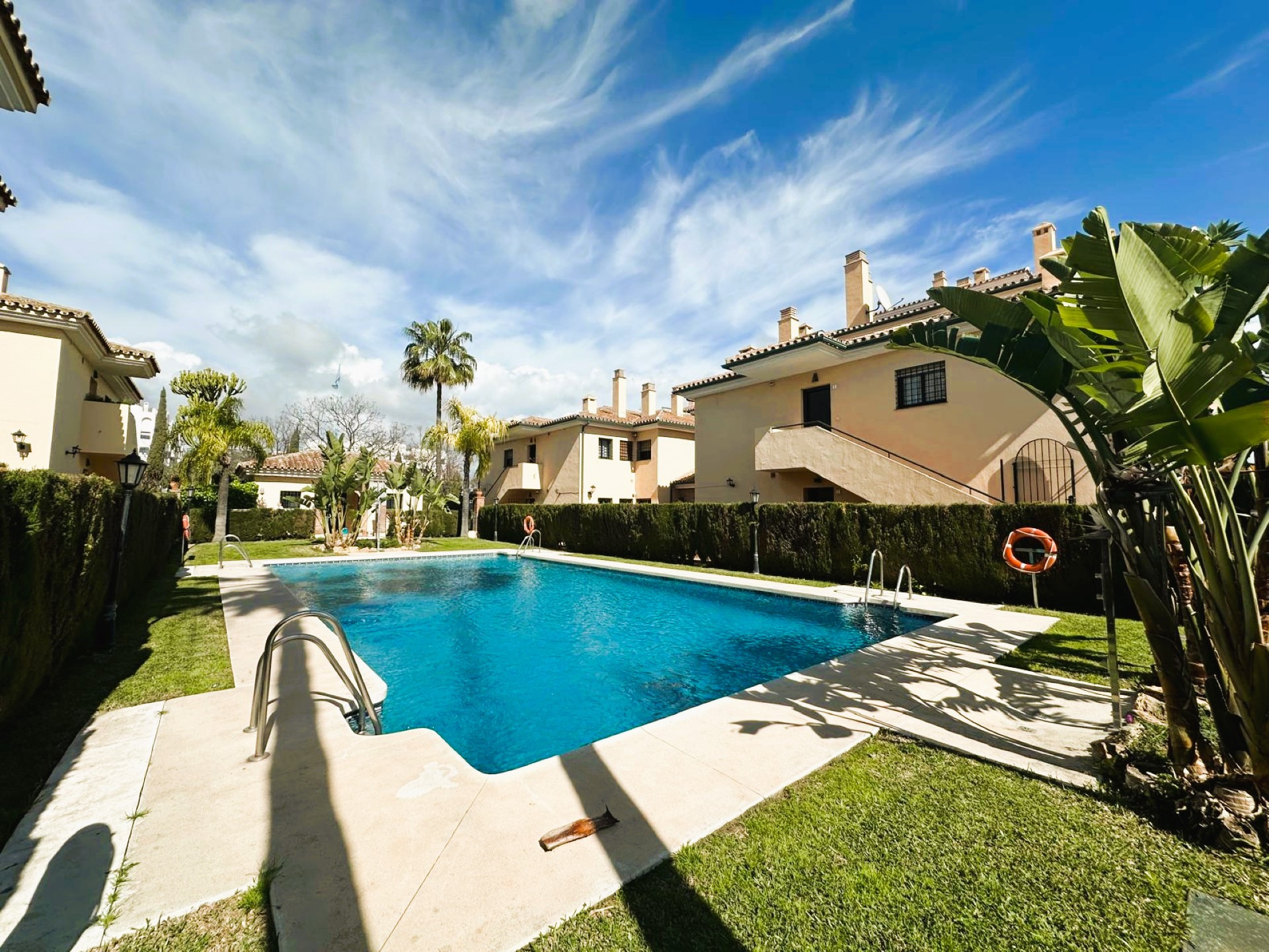 Elegant ground floor apartment, beachside in San Pedro