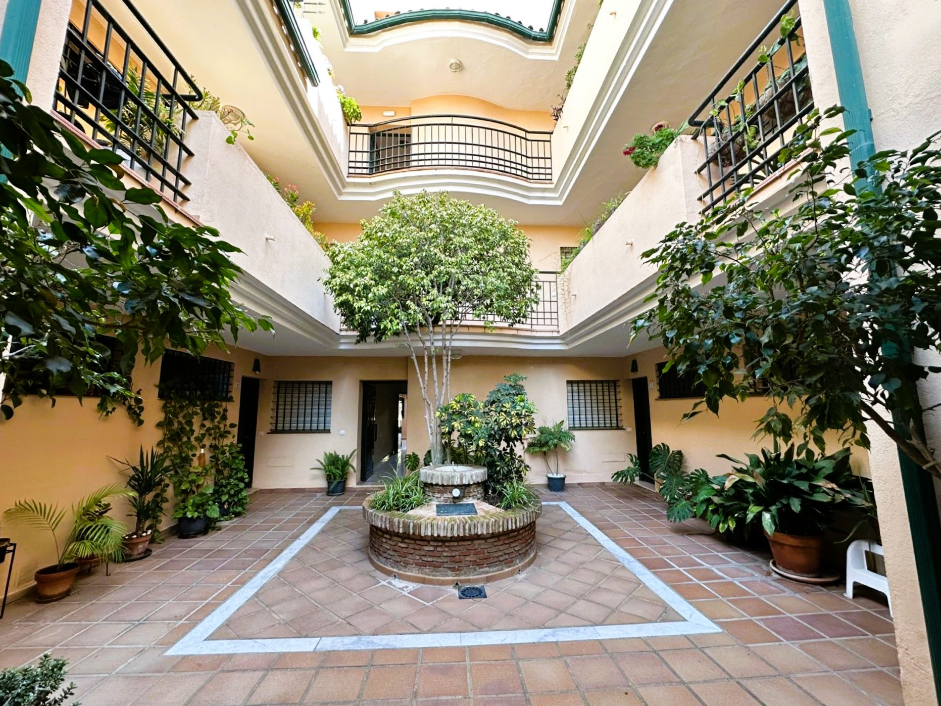 Elegant ground floor apartment, beachside in San Pedro