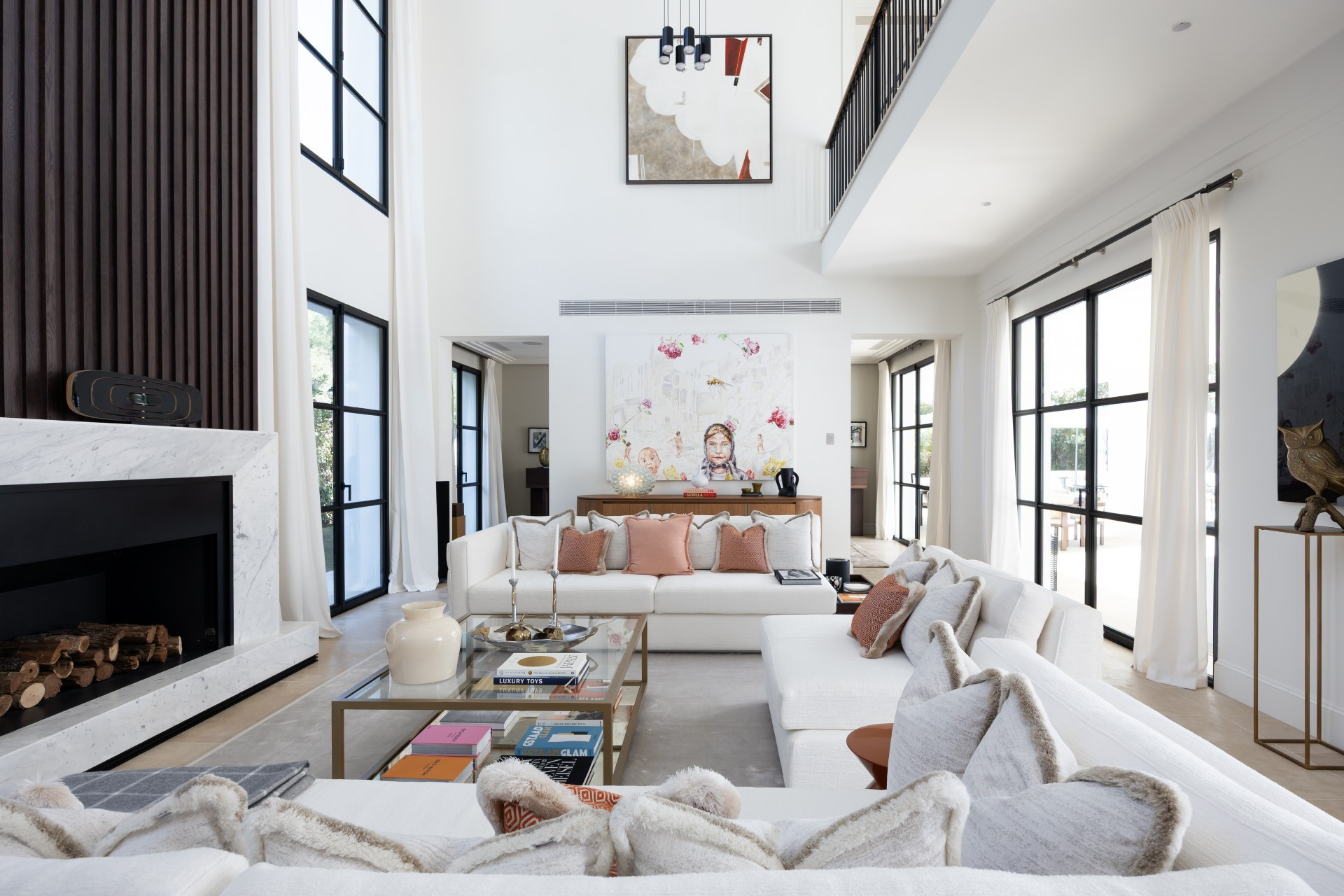 Villa moderna de estilo andaluz con 6 dormitorios en Cascada de Camoján, Milla de Oro de Marbella