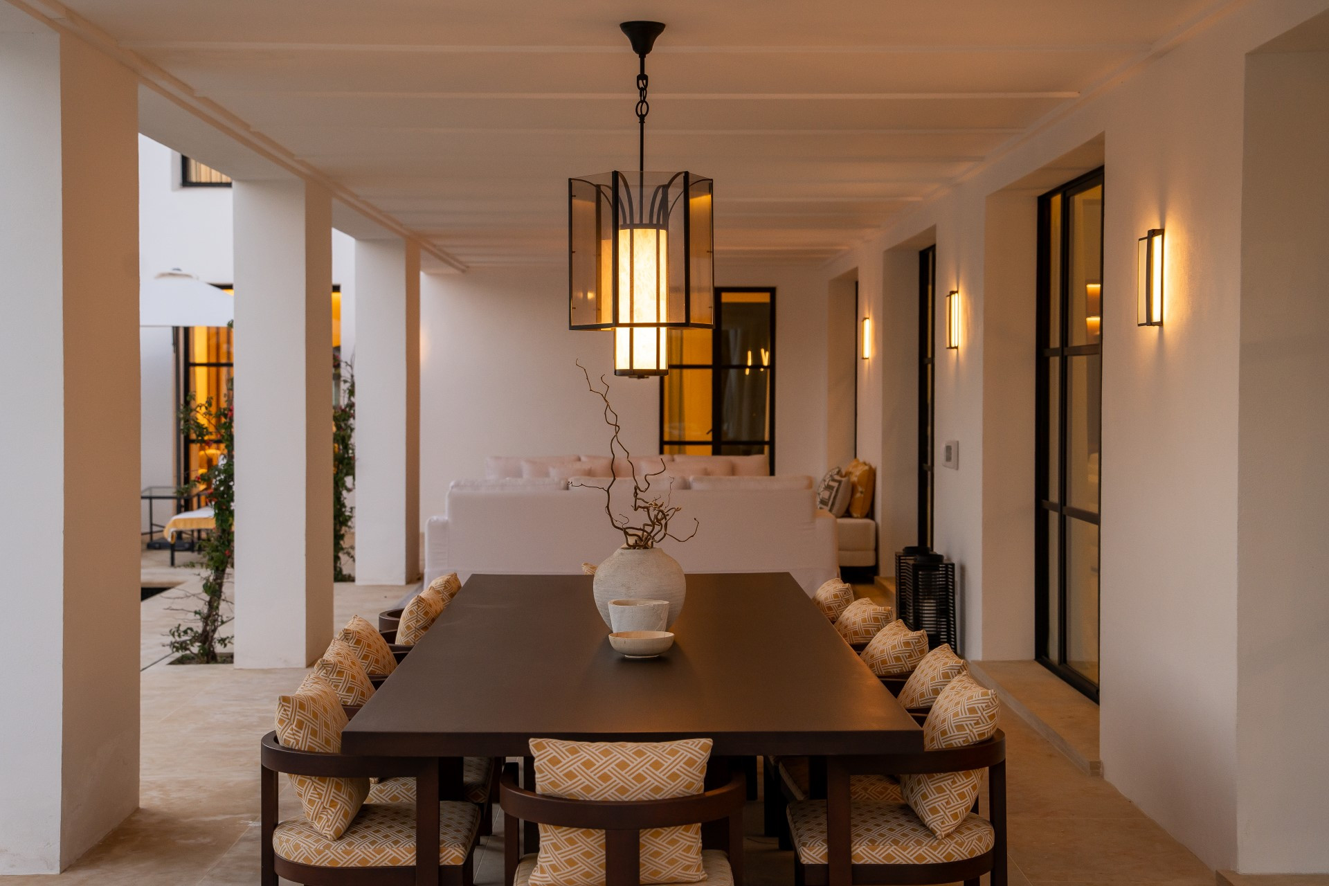 Villa moderna de estilo andaluz con 6 dormitorios en Cascada de Camoján, Milla de Oro de Marbella