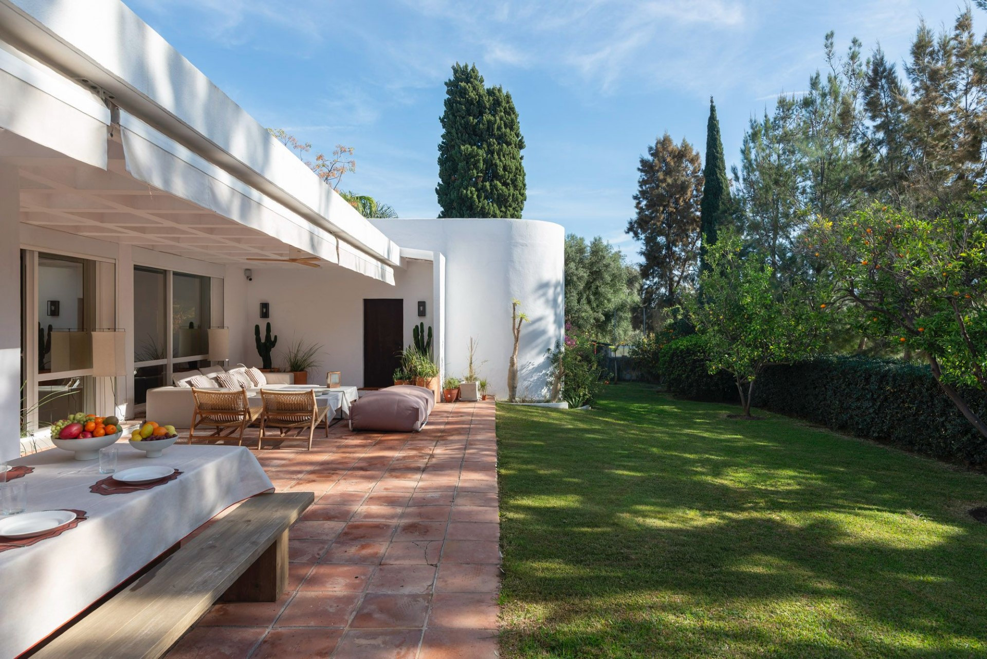 Luxury frontline golf villa on 1 level in Guadalmina Alta