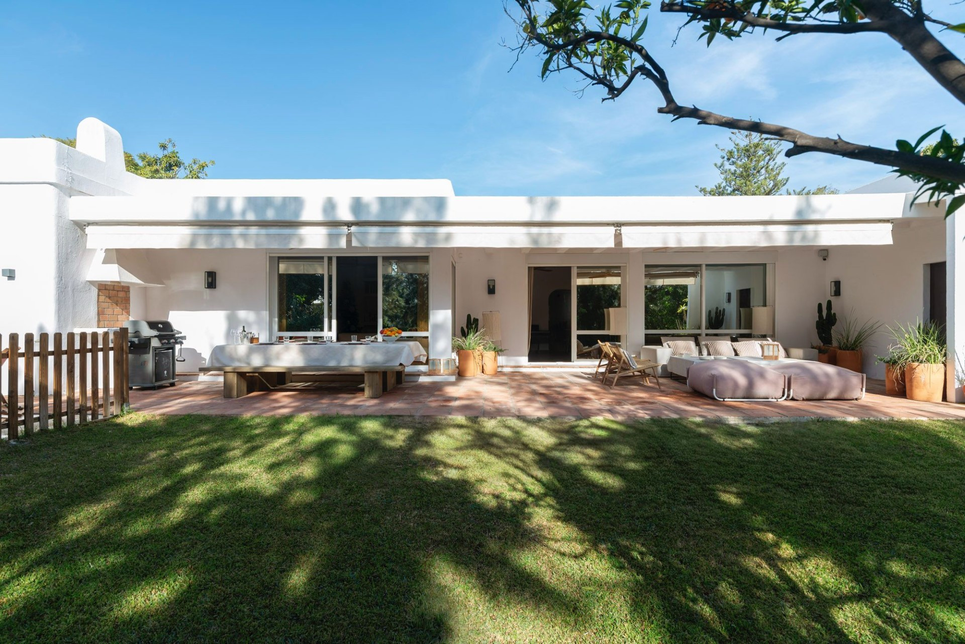 Luxury frontline golf villa on 1 level in Guadalmina Alta