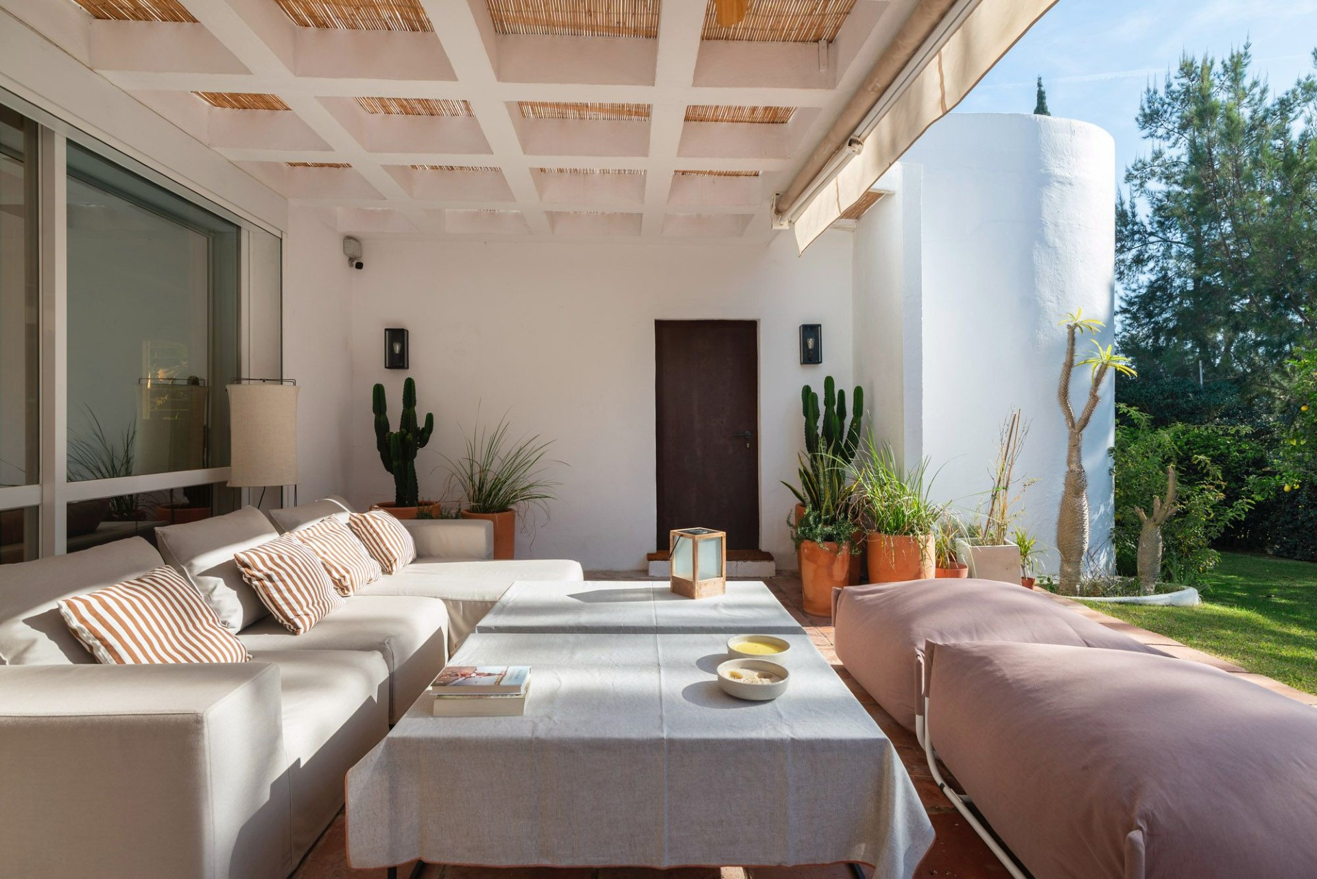 Luxury frontline golf villa on 1 level in Guadalmina Alta