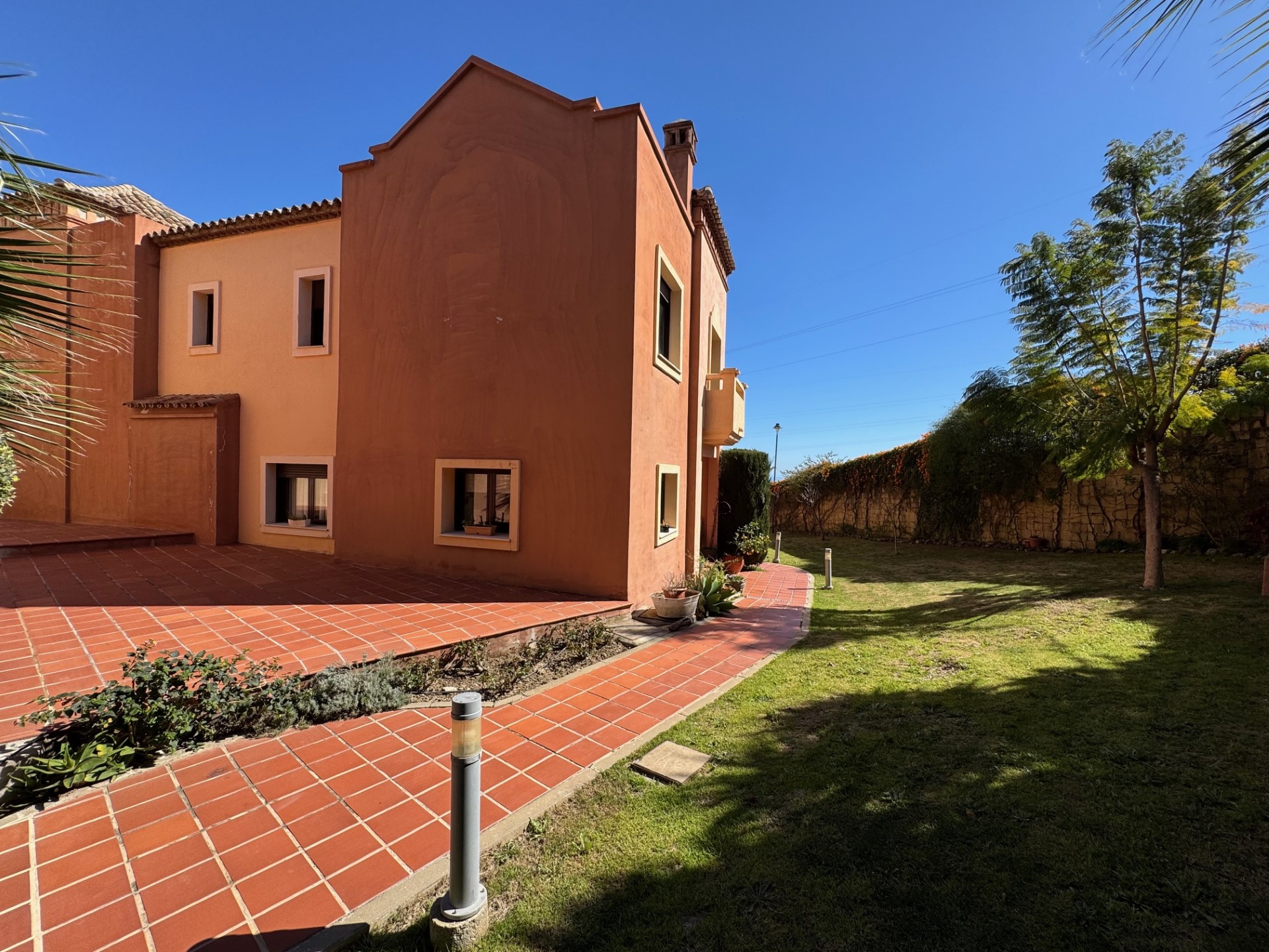 Corner townhouse in Estepona's Las Villas de Santa Maria gated community