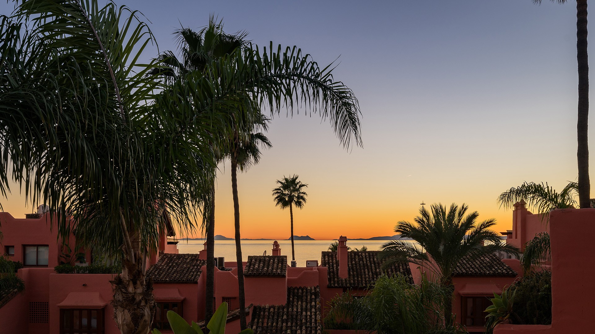 Luxury Duplex Penthouse on the Frontline Beach in Cabo Bermejo, East Estepona