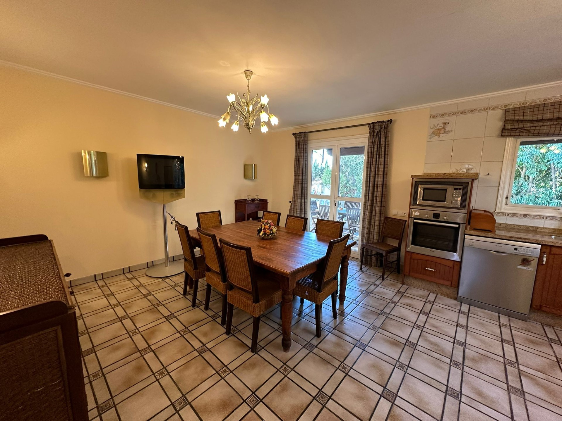 Detached Villa in Marbesa. Excellent Opportunity Close to the Beach