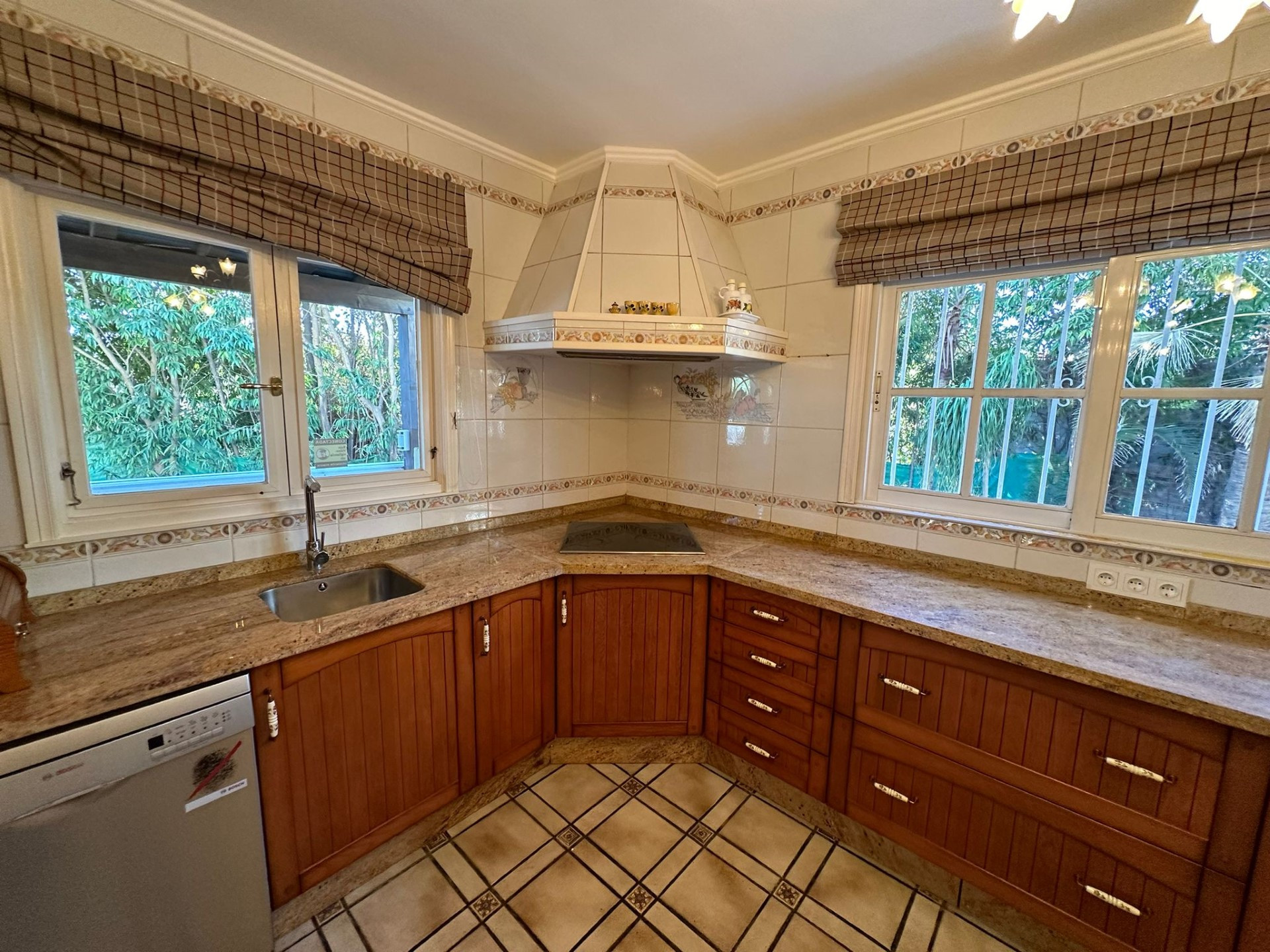 Detached Villa in Marbesa. Excellent Opportunity Close to the Beach