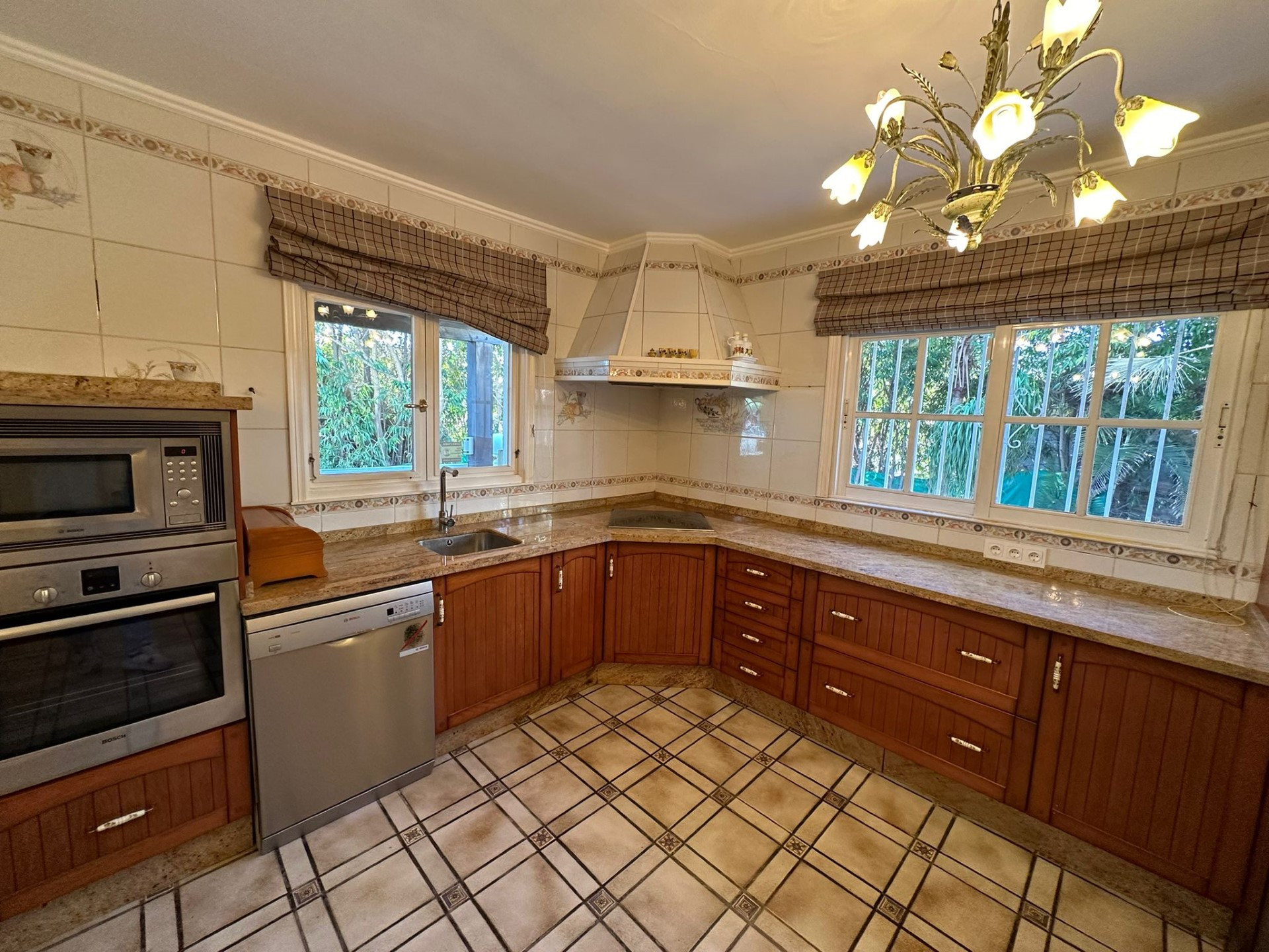 Detached Villa in Marbesa. Excellent Opportunity Close to the Beach