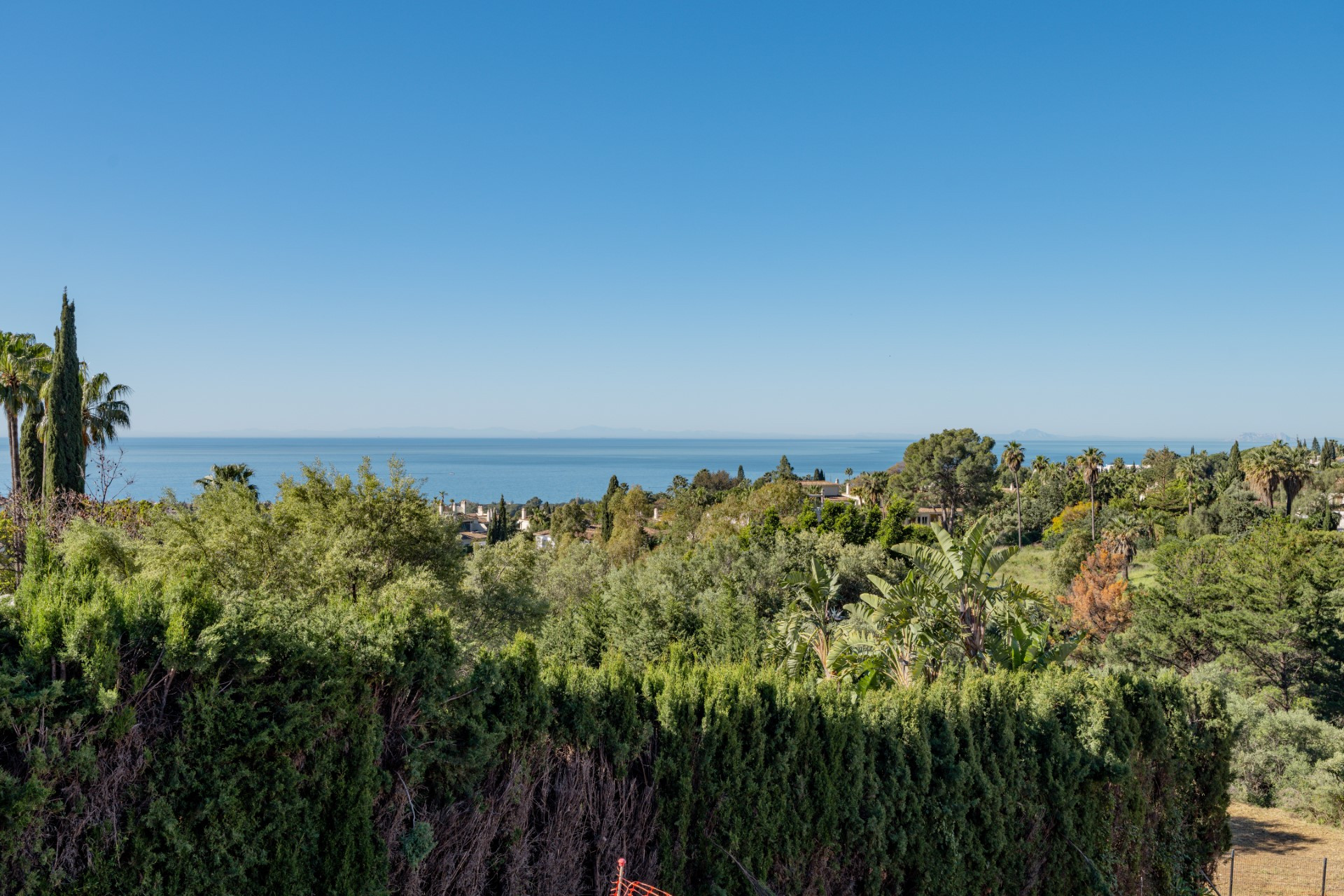 Villa contemporánea y muy privada de 6 dormitorios en Cascada Camojan con vistas al mar