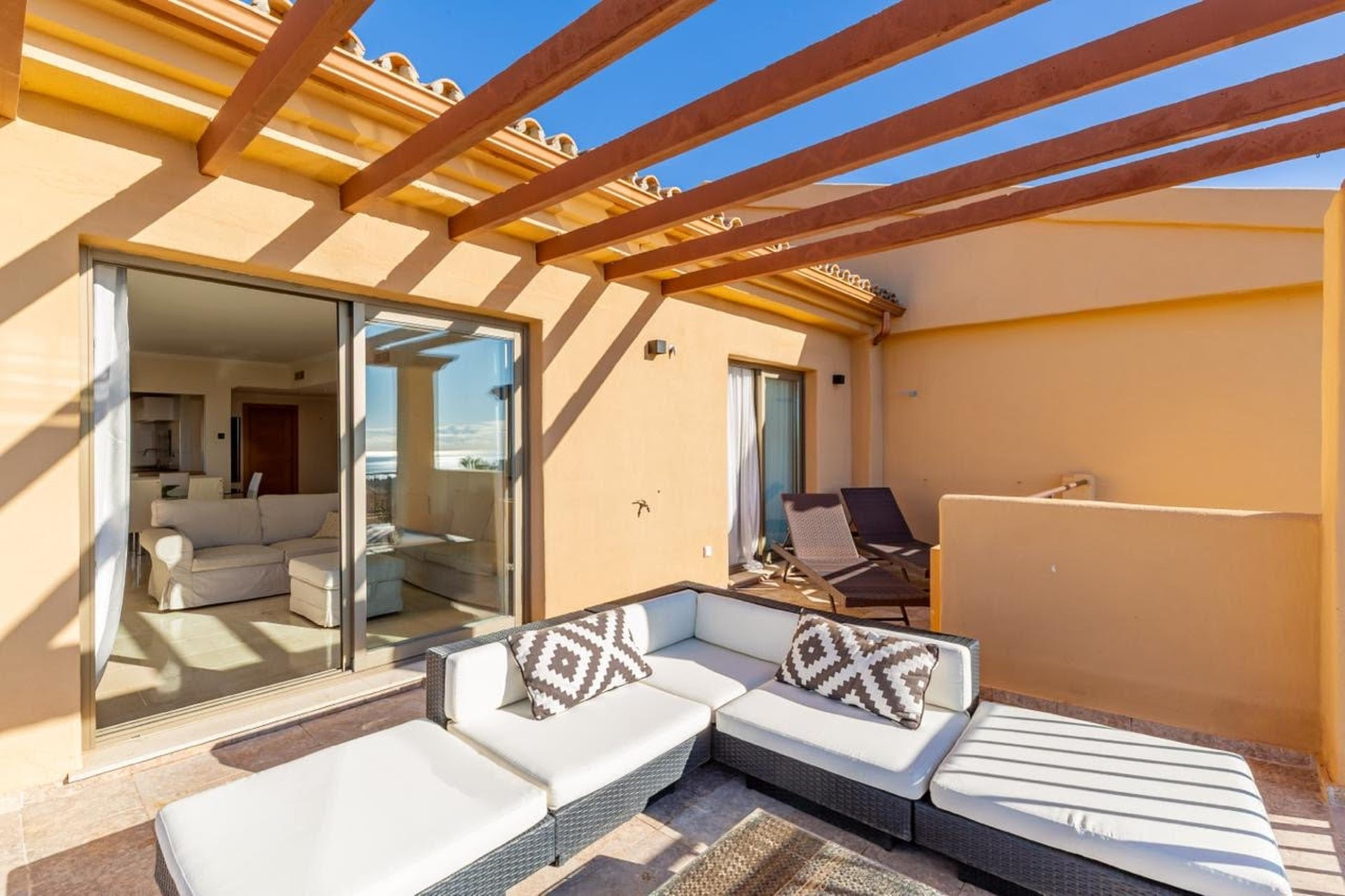 2 bedroom penthouse with panoramic views in Hacienda del Señorio de Cifuentes, Benahavis