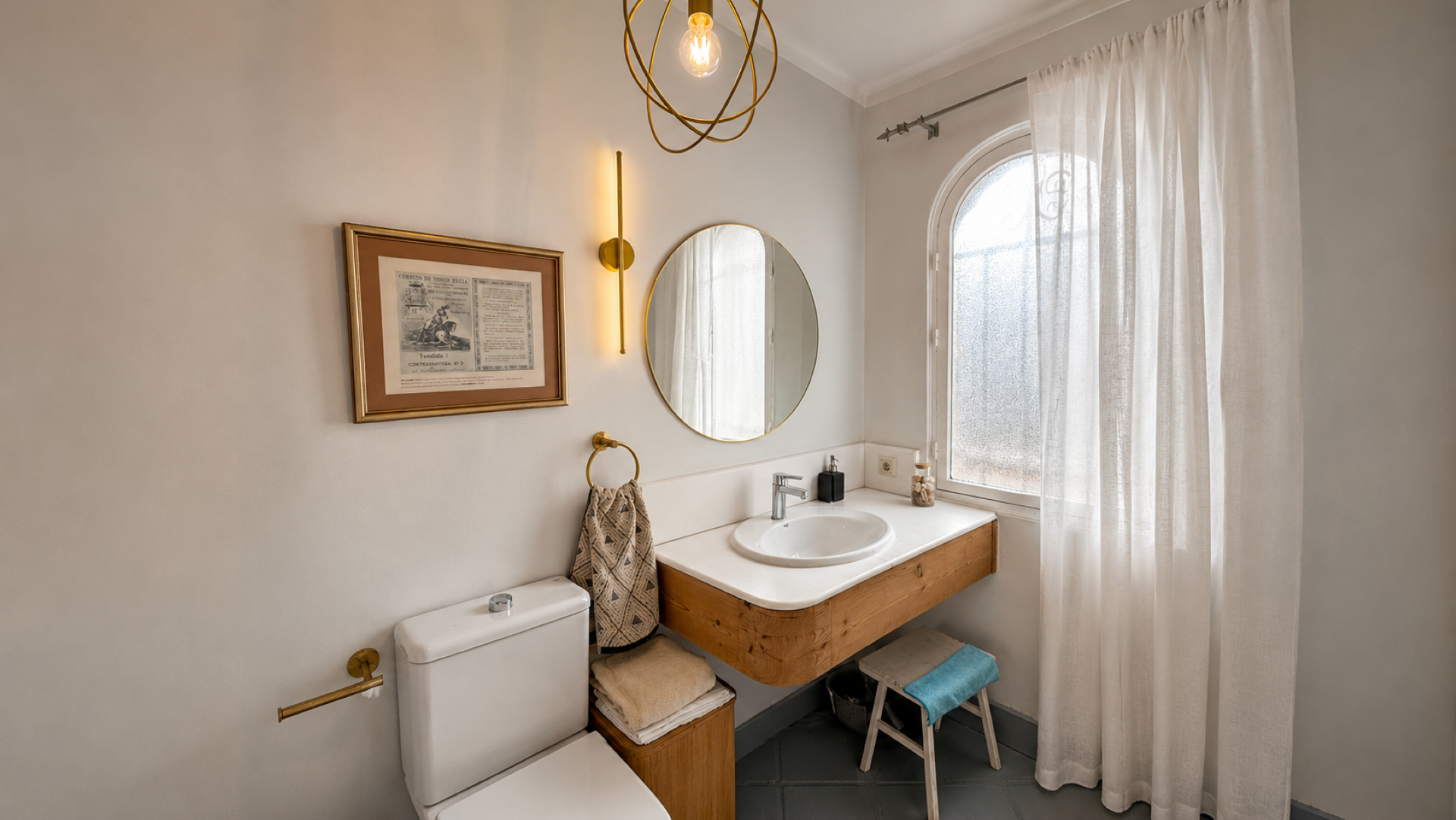 Estudio amueblado con terraza privada en Las Chapas.