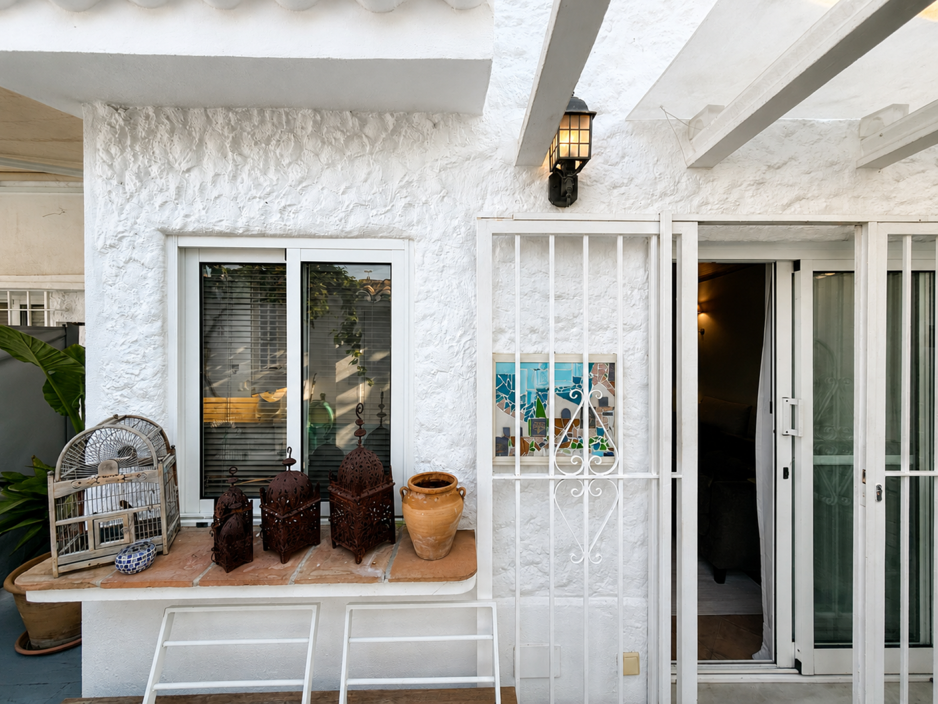 Estudio amueblado con terraza privada en Las Chapas.