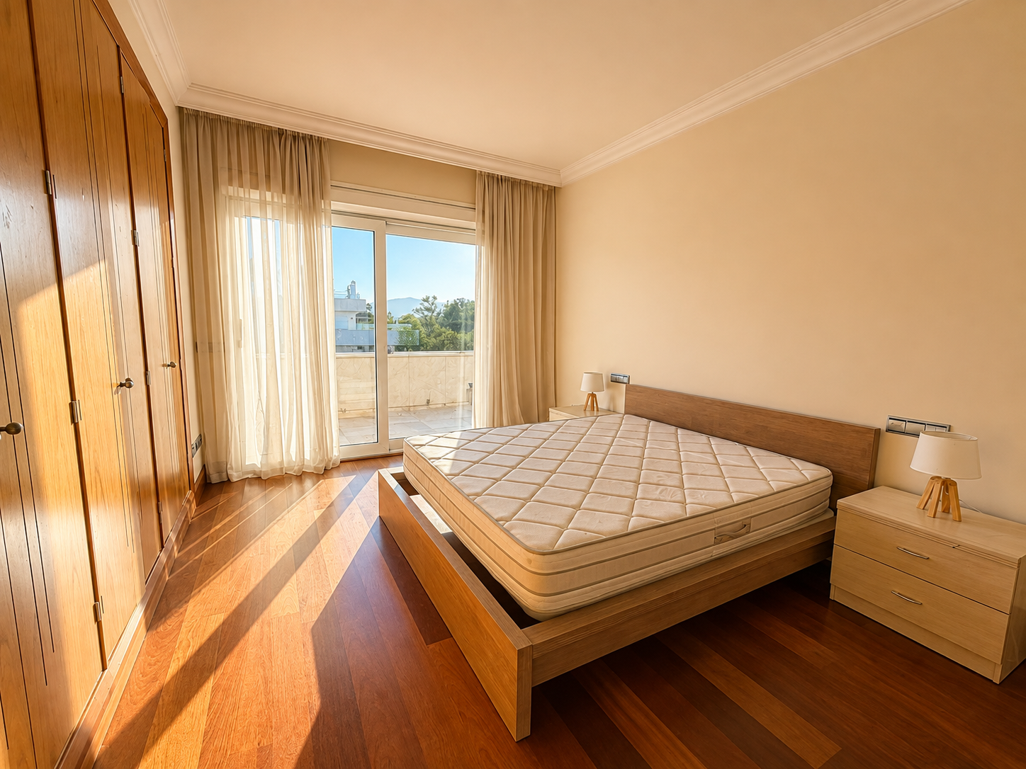 Atico duplex en El Embrujo Banús con piscina privada y vistas panorámicas al mar