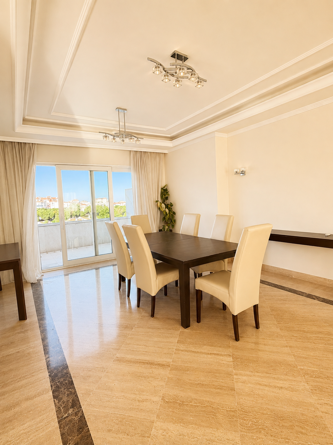 Atico duplex en El Embrujo Banús con piscina privada y vistas panorámicas al mar