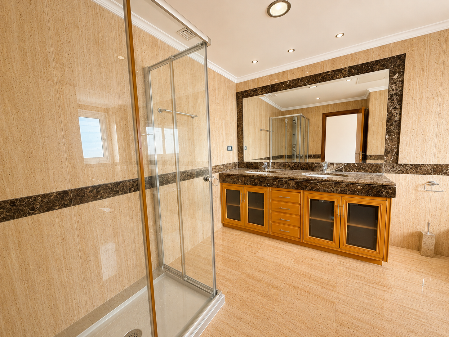 Atico duplex en El Embrujo Banús con piscina privada y vistas panorámicas al mar