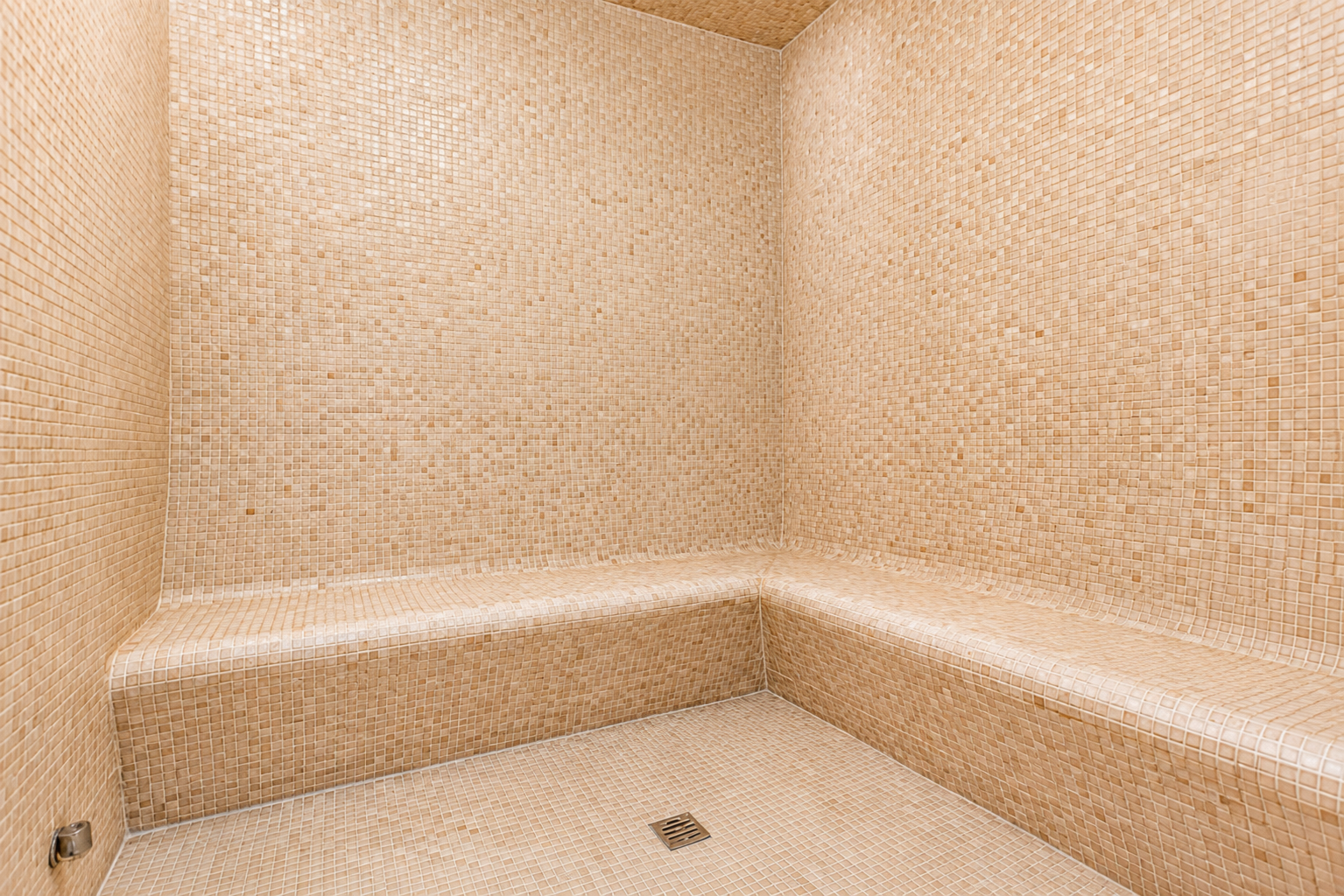 Atico duplex en El Embrujo Banús con piscina privada y vistas panorámicas al mar