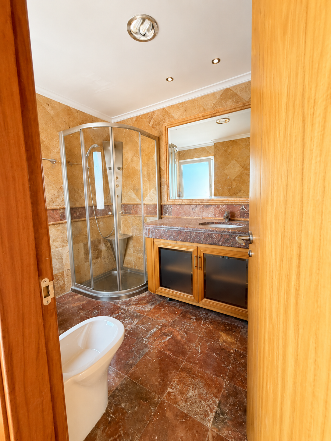 Atico duplex en El Embrujo Banús con piscina privada y vistas panorámicas al mar