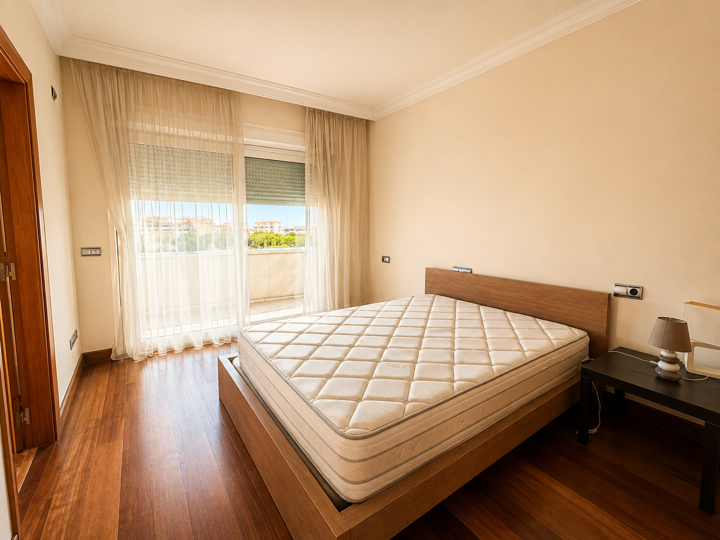 Atico duplex en El Embrujo Banús con piscina privada y vistas panorámicas al mar