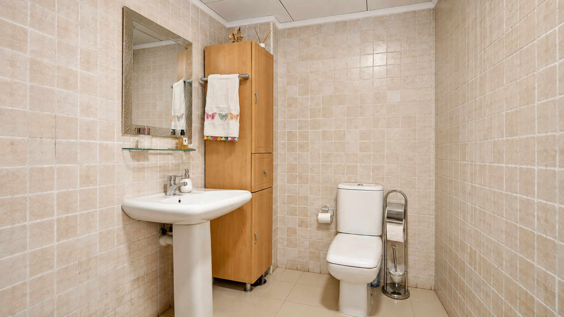 Apartamento de 2 dormitorios en La Reserva de Marbella con terraza y parking.