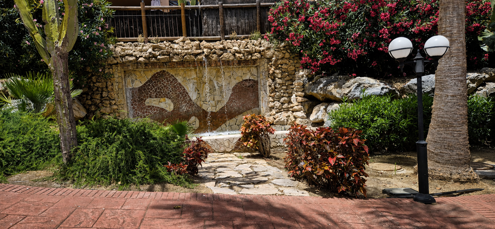 Apartamento de 2 dormitorios en La Reserva de Marbella con terraza y parking.