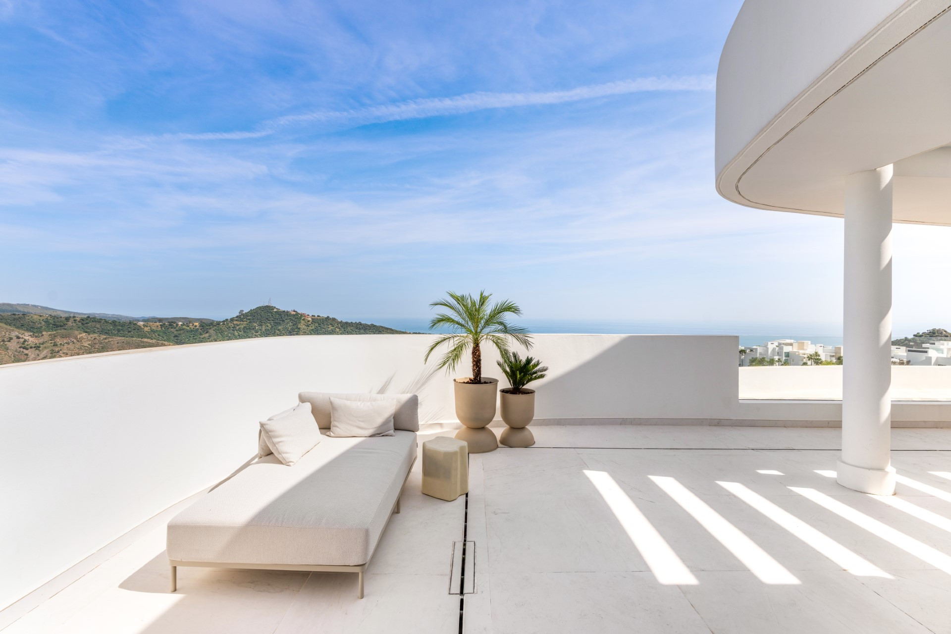 Spacious and modern 3 bedroom penthouse in Palo Alto, Ojen