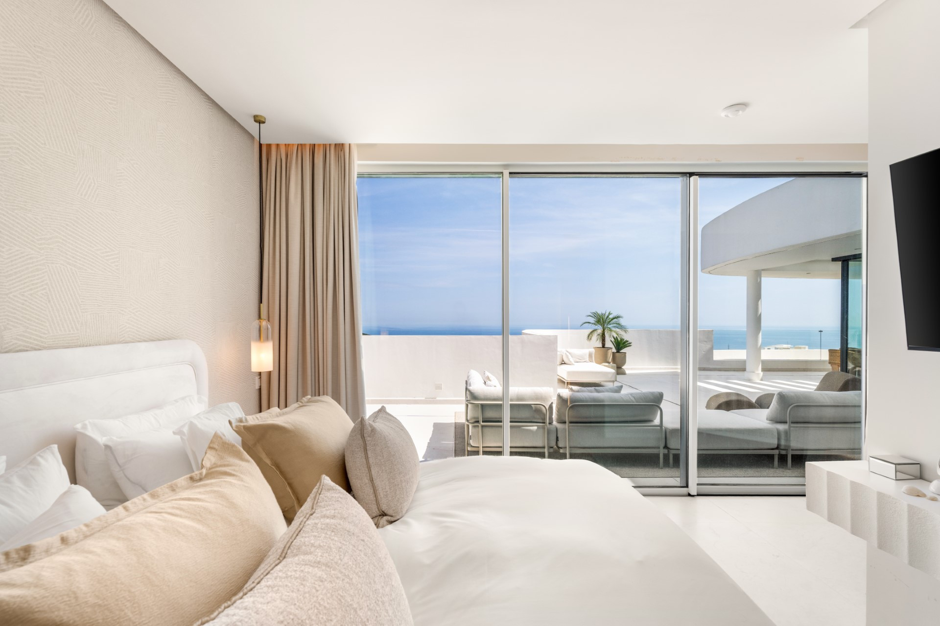 Spacious and modern 3 bedroom penthouse in Palo Alto, Ojen