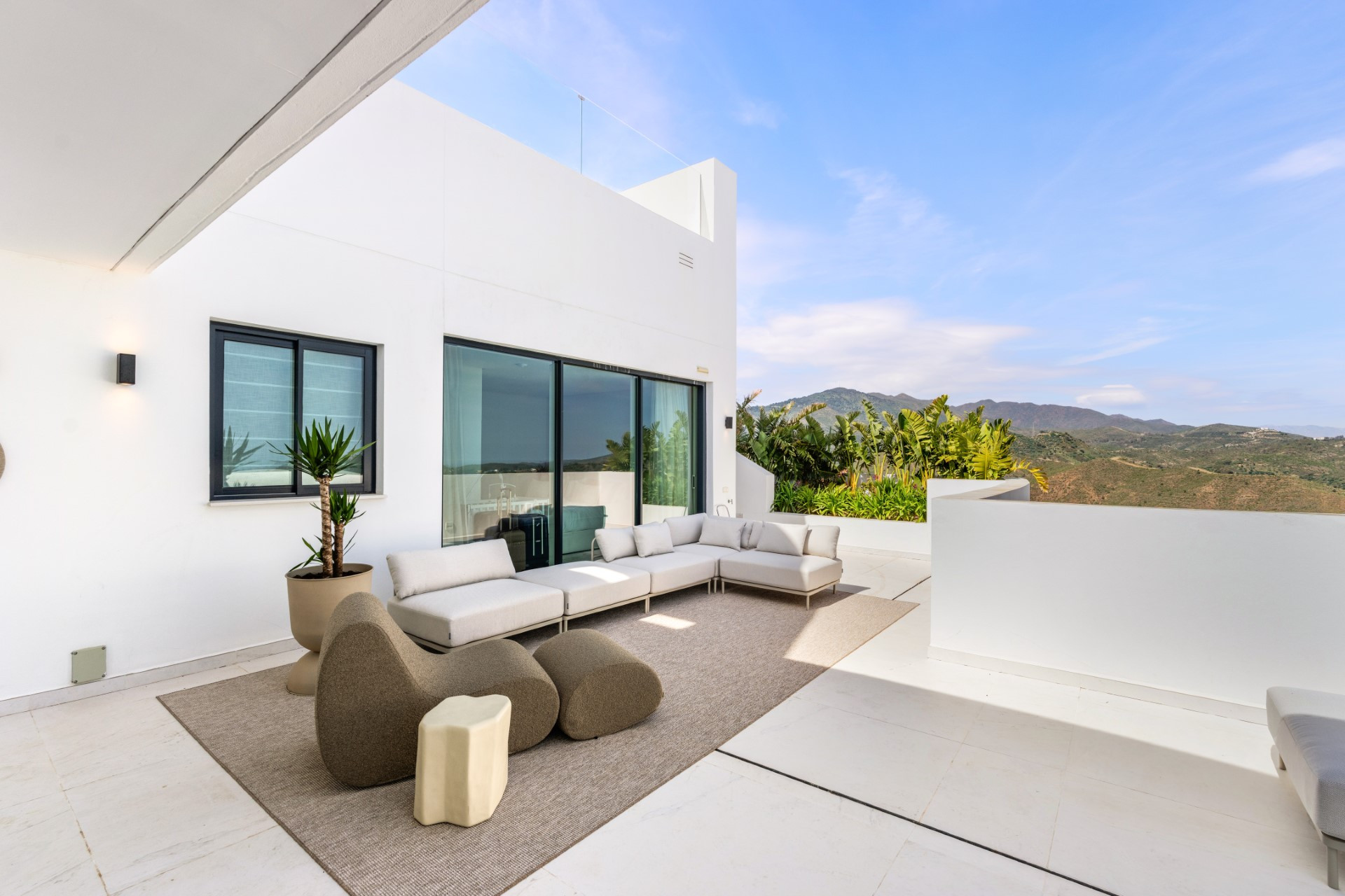 Spacious and modern 3 bedroom penthouse in Palo Alto, Ojen
