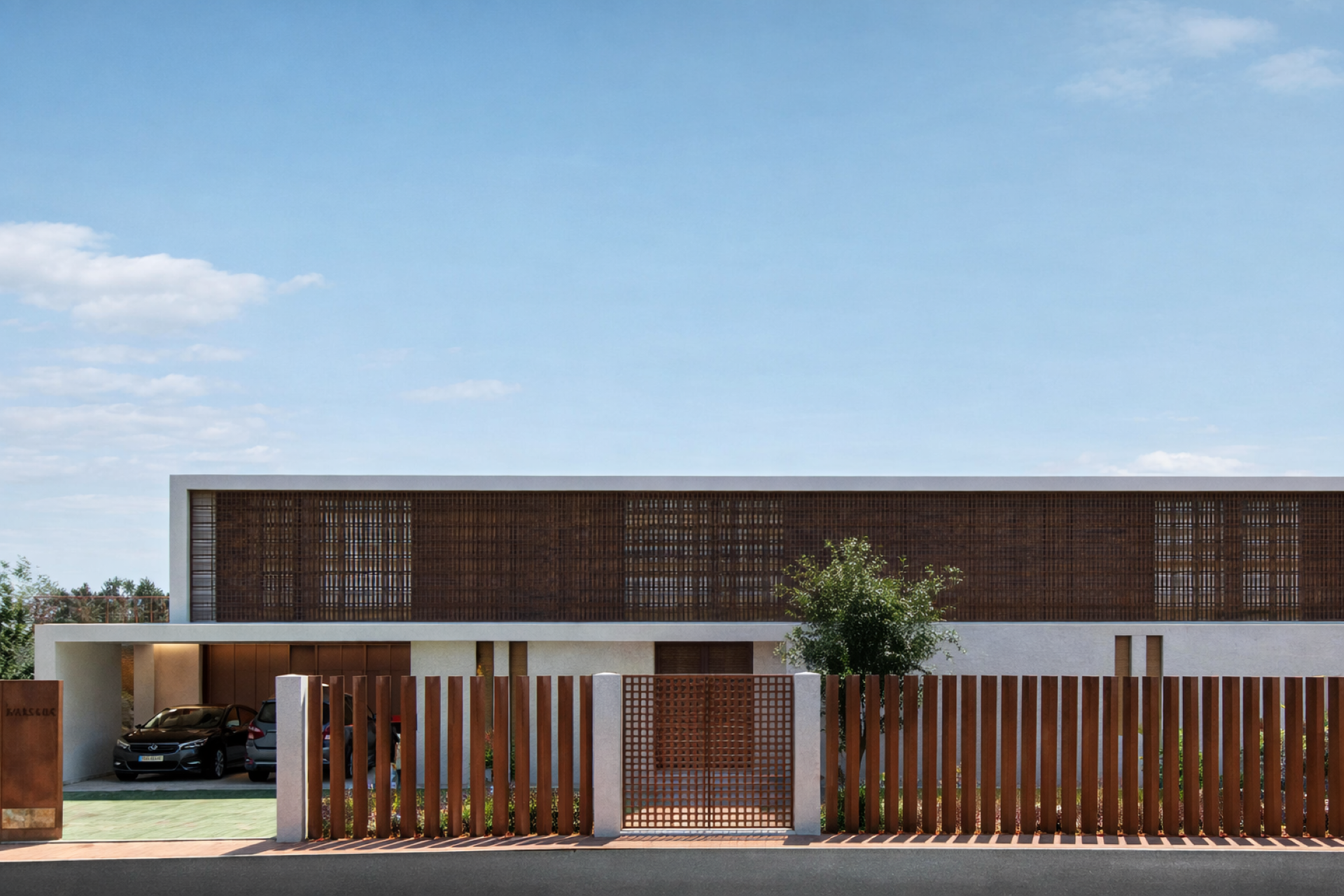 Residential front line golf plot in Guadalmina Alta with active license and project for a 597 m² villa.