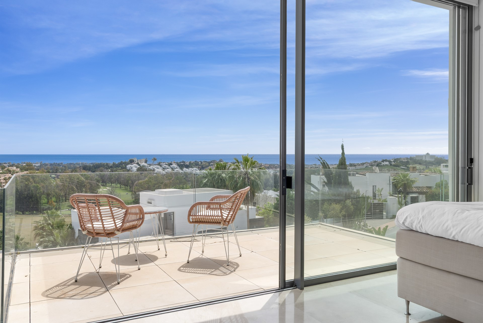 Villa with spectacular views in La Alquería, Benahavís.
