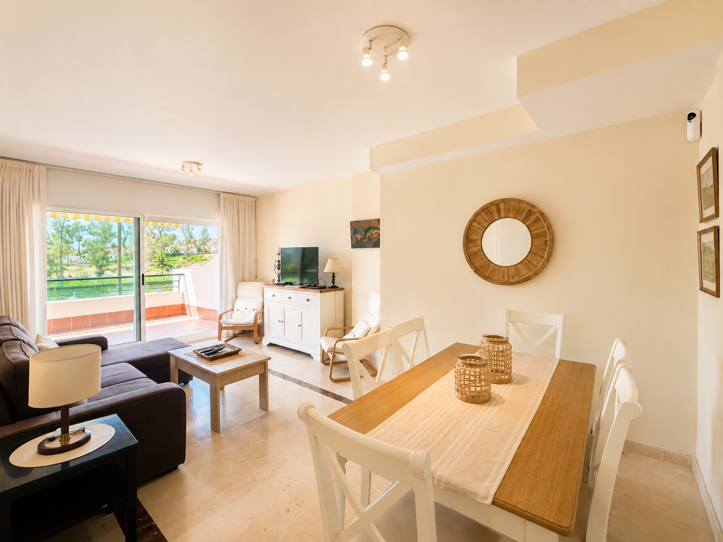 Apartamento en primera línea de golf con vistas panorámicas en Campos de Guadalmina, Guadalmina Alta
