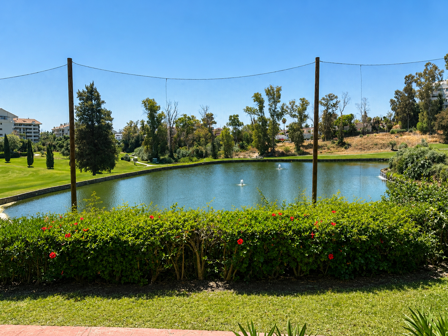 Apartamento en primera línea de golf con vistas panorámicas en Campos de Guadalmina, Guadalmina Alta