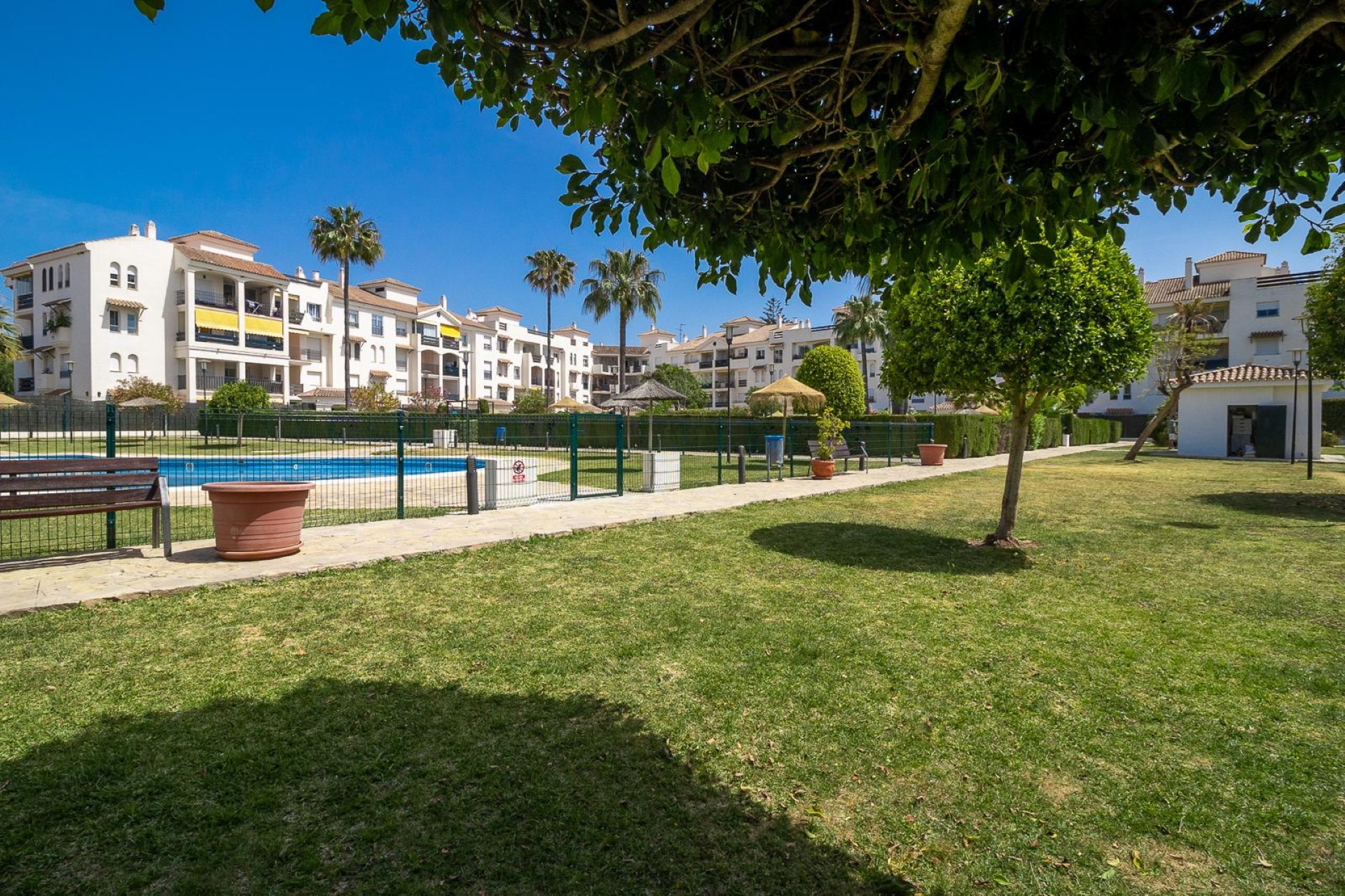 Apartamento de 3 dormitorios en  San Pedro de Alcántara.