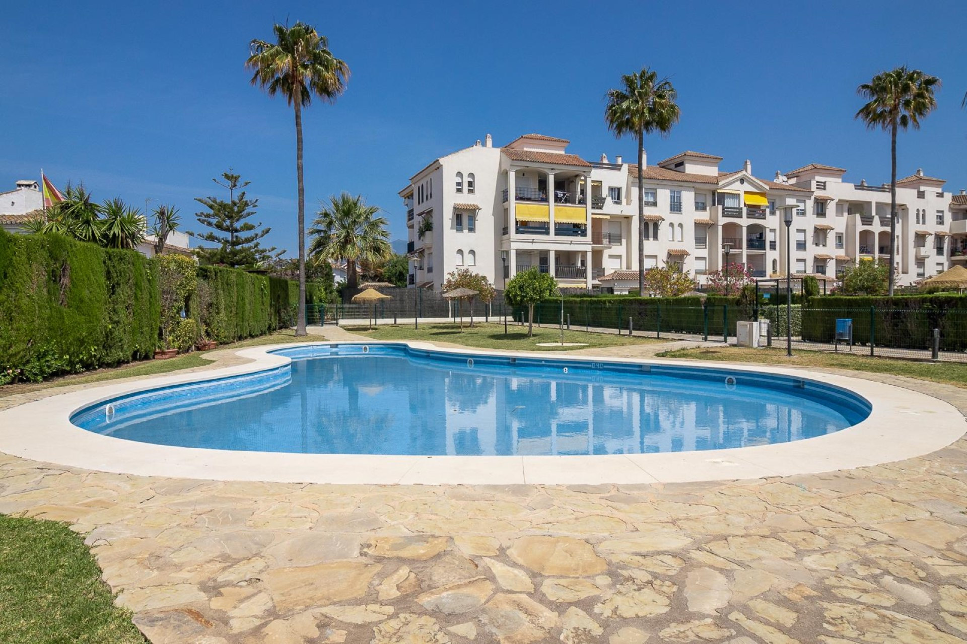 Apartamento de 3 dormitorios en  San Pedro de Alcántara.