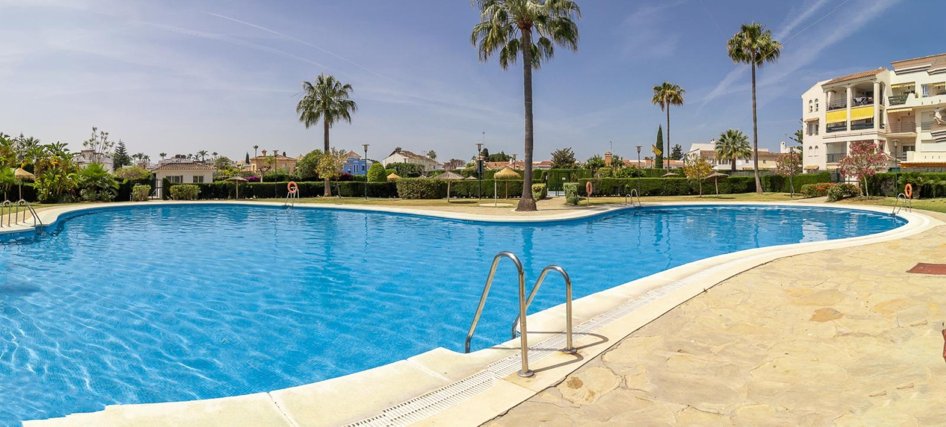 Apartamento de 3 dormitorios en  San Pedro de Alcántara.