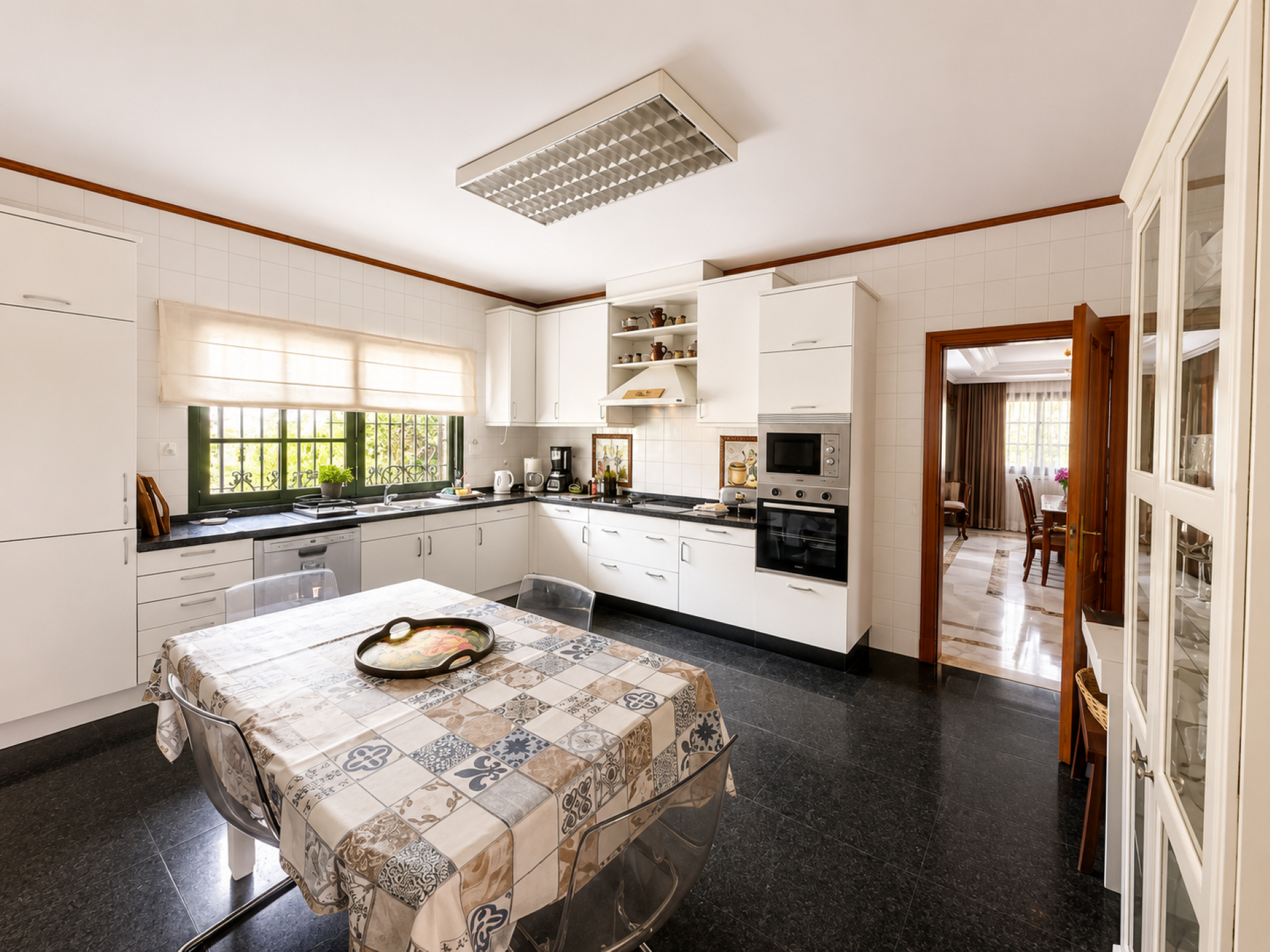 Villa en primera línea de golf en Guadalmina Alta.