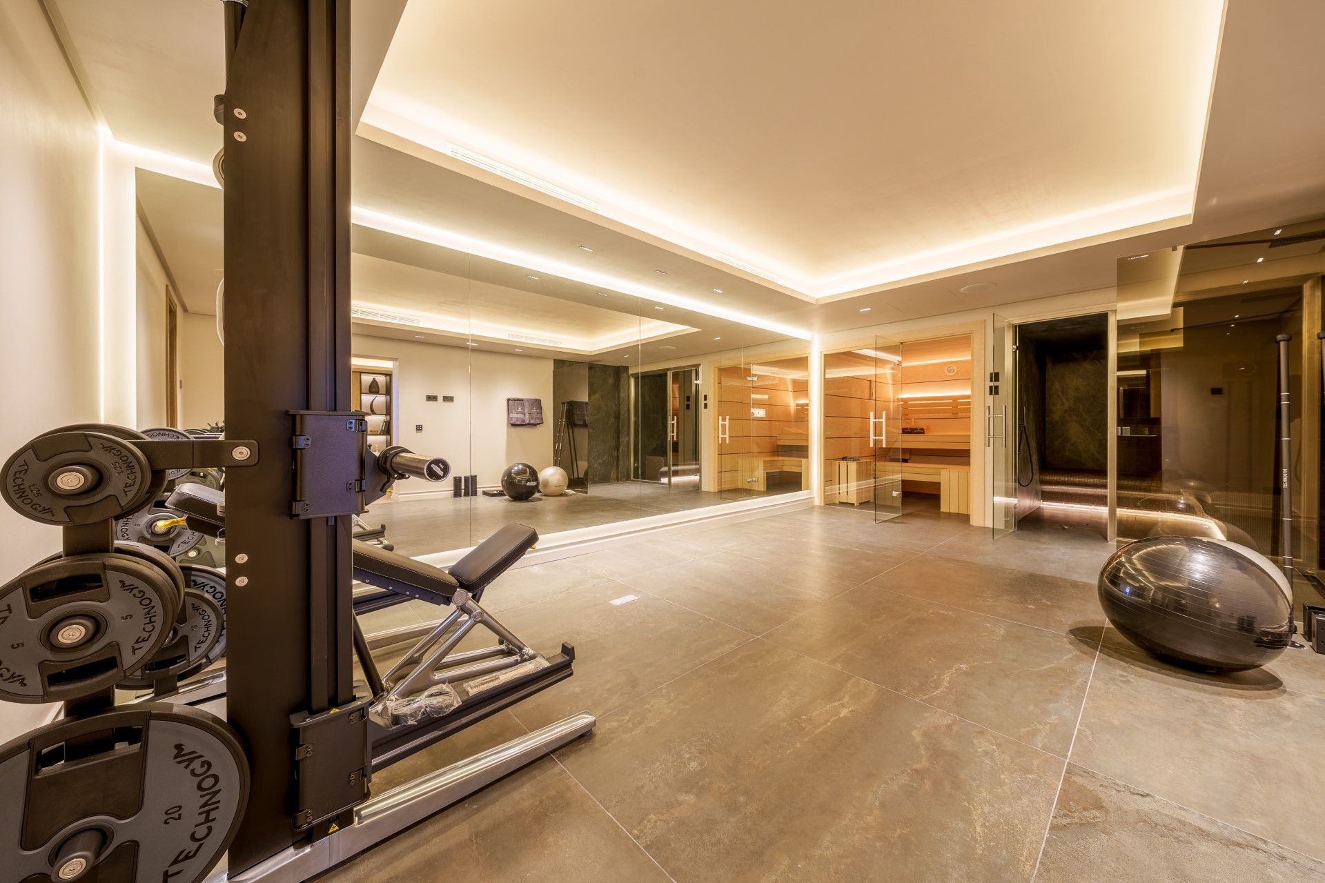 Luxury 5 bedroom family villa, second line golf in Aloha, Nueva Andalucia