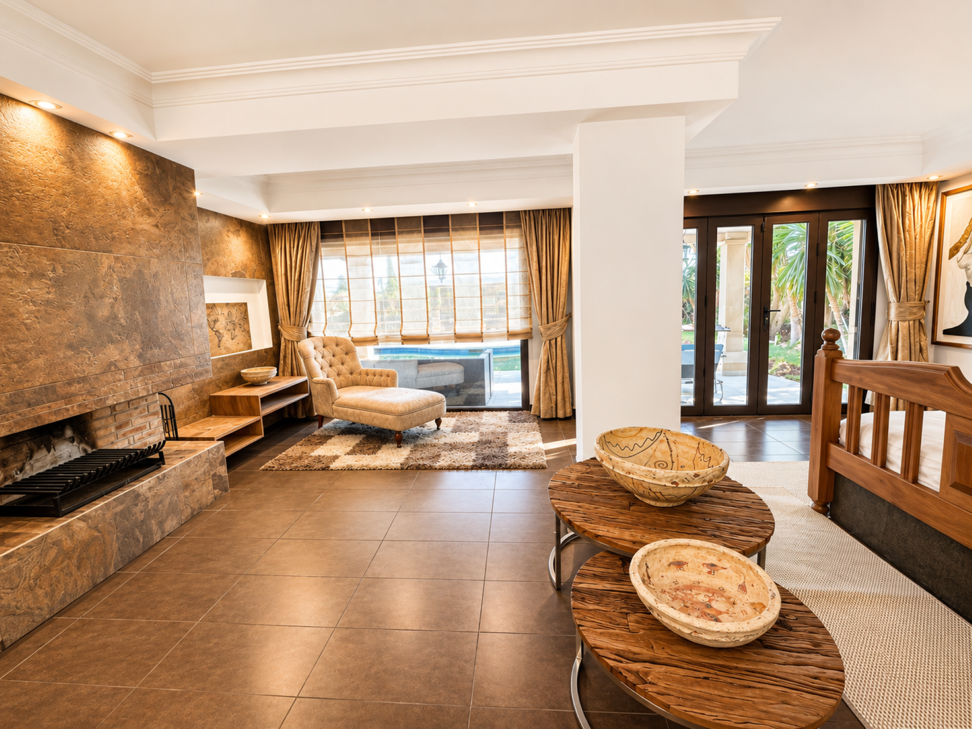 Recently refurbished three-bedroom villa with private pool and garden on Marbella Golden Mile.