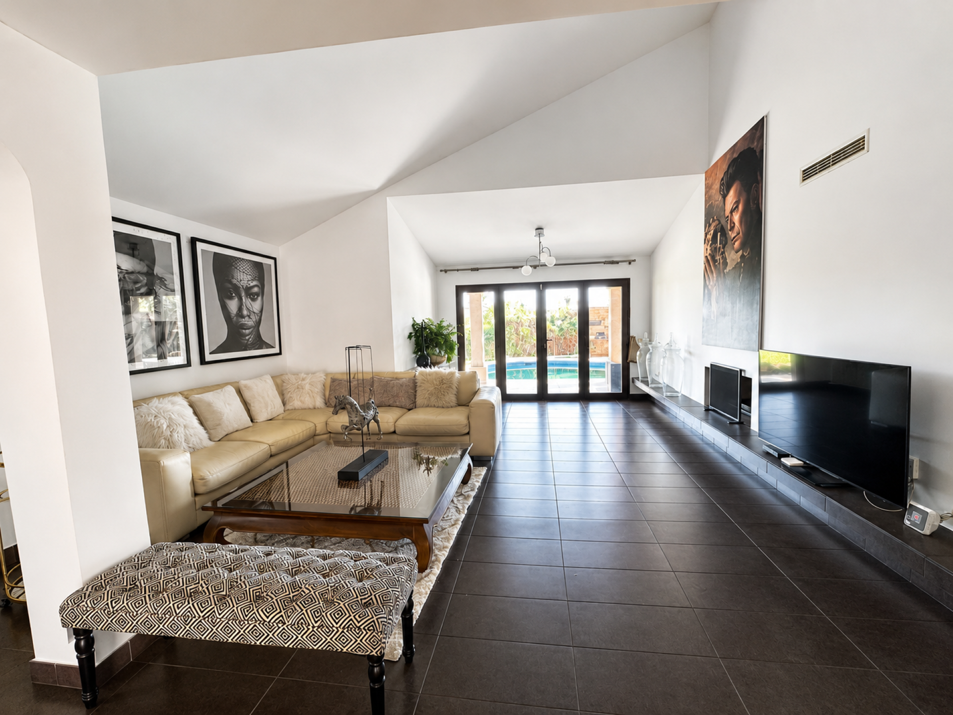 Recently refurbished three-bedroom villa with private pool and garden on Marbella Golden Mile.