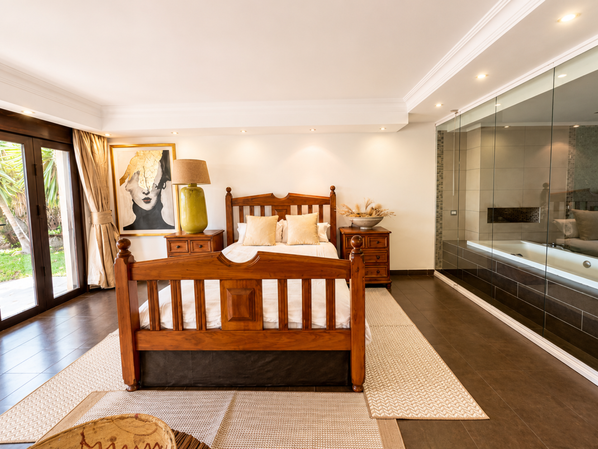 Recently refurbished three-bedroom villa with private pool and garden on Marbella Golden Mile.