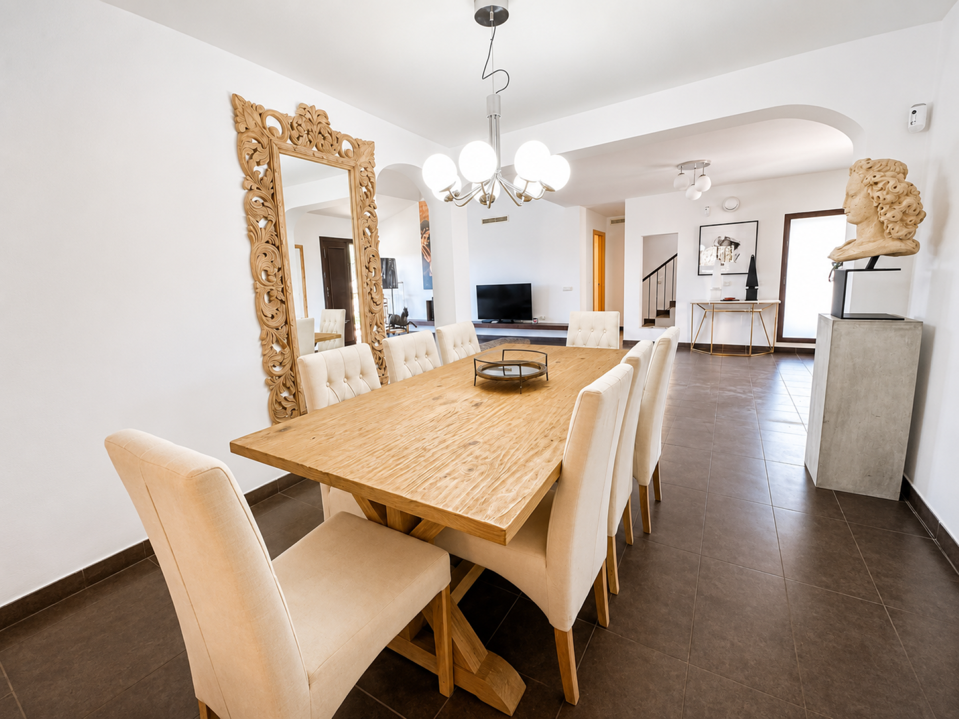 Recently refurbished three-bedroom villa with private pool and garden on Marbella Golden Mile.