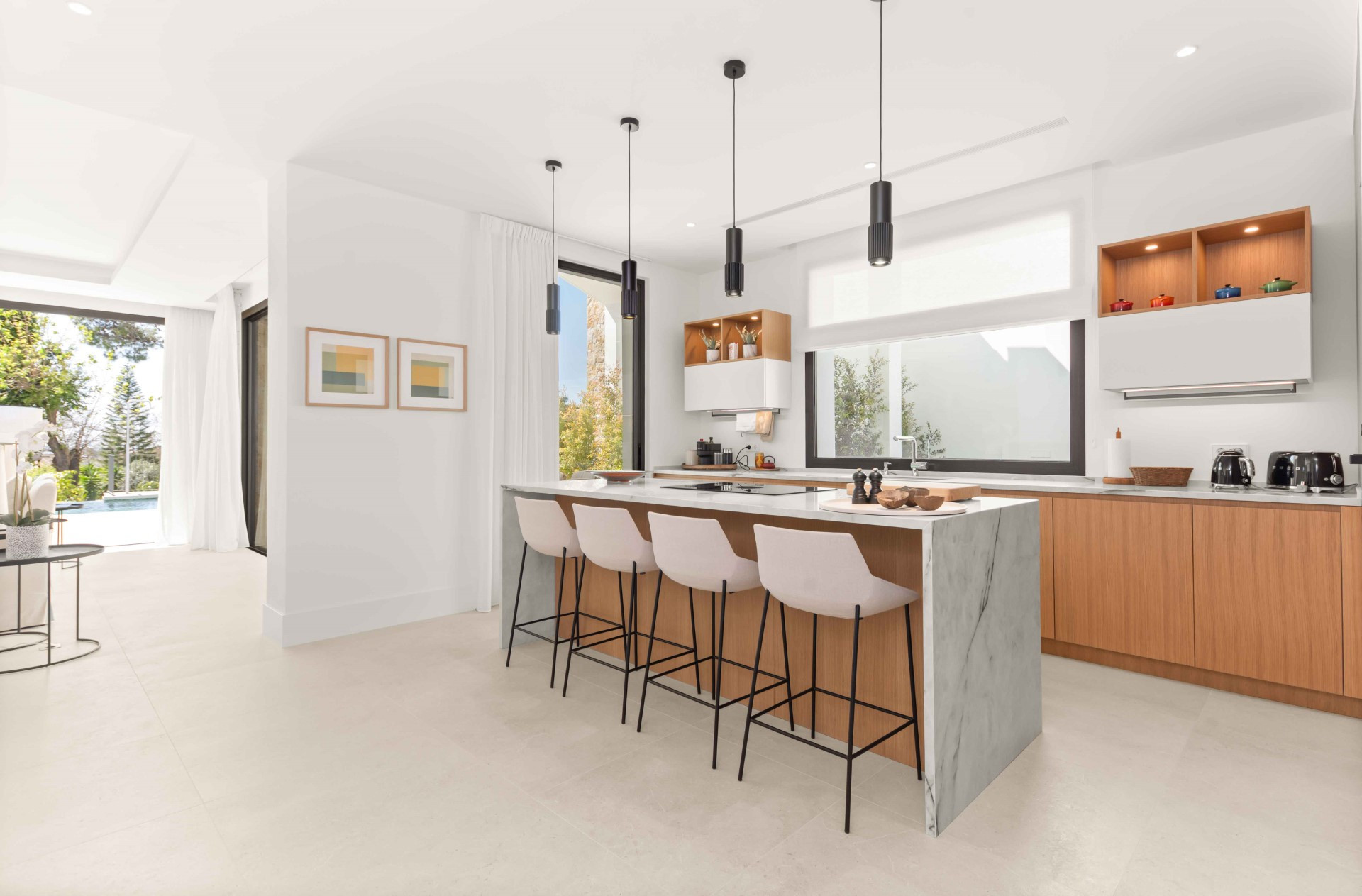 Brand new 5 bedroom villa in a gated community in San Pedro de Alcántara