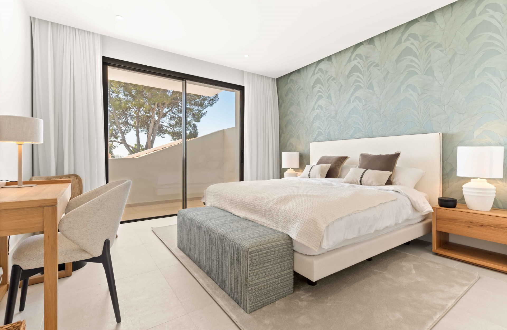 Brand new 5 bedroom villa in a gated community in San Pedro de Alcántara